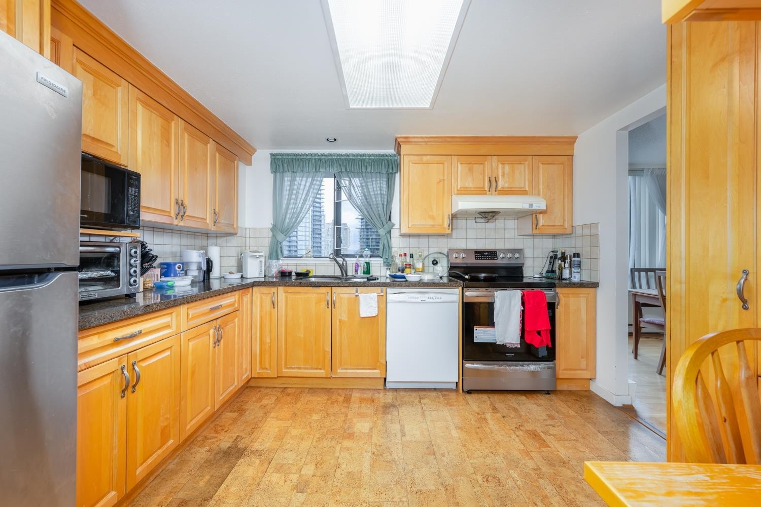 1601-6282 Kathleen Avenue, Burnaby, BC