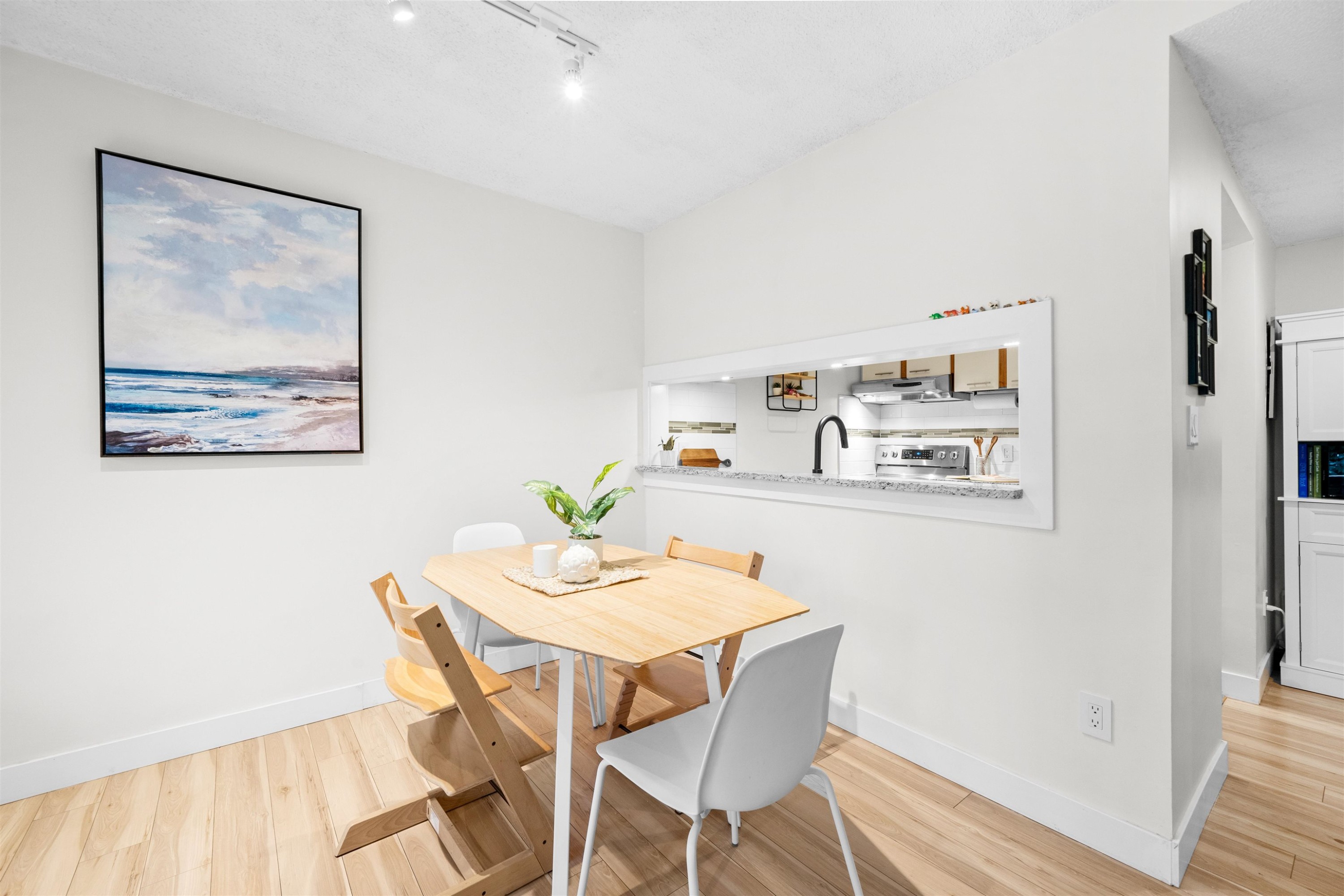 3192 Mountain Highway, North Vancouver, BC