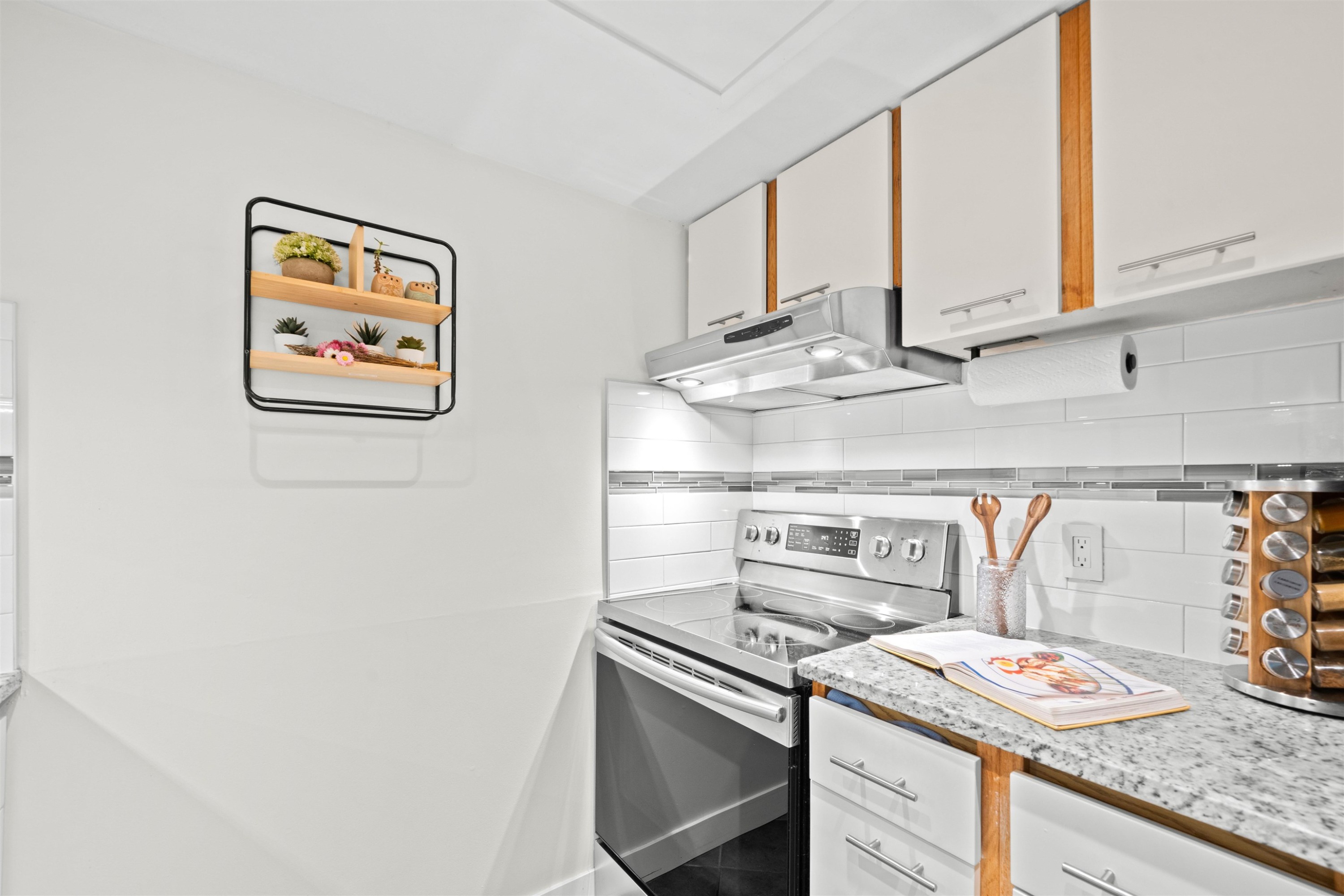 3192 Mountain Highway, North Vancouver, BC