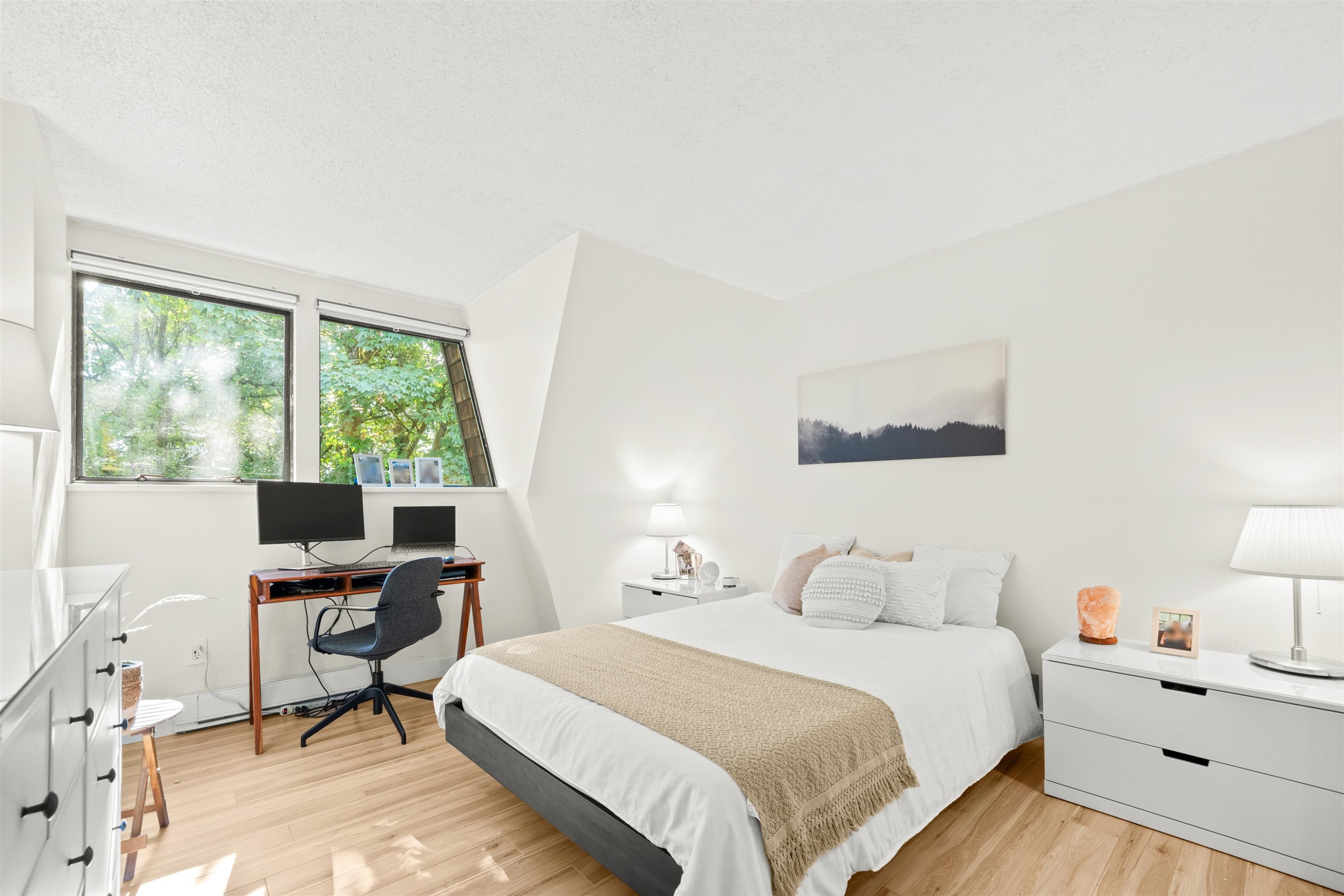 3192 Mountain Highway, North Vancouver, BC