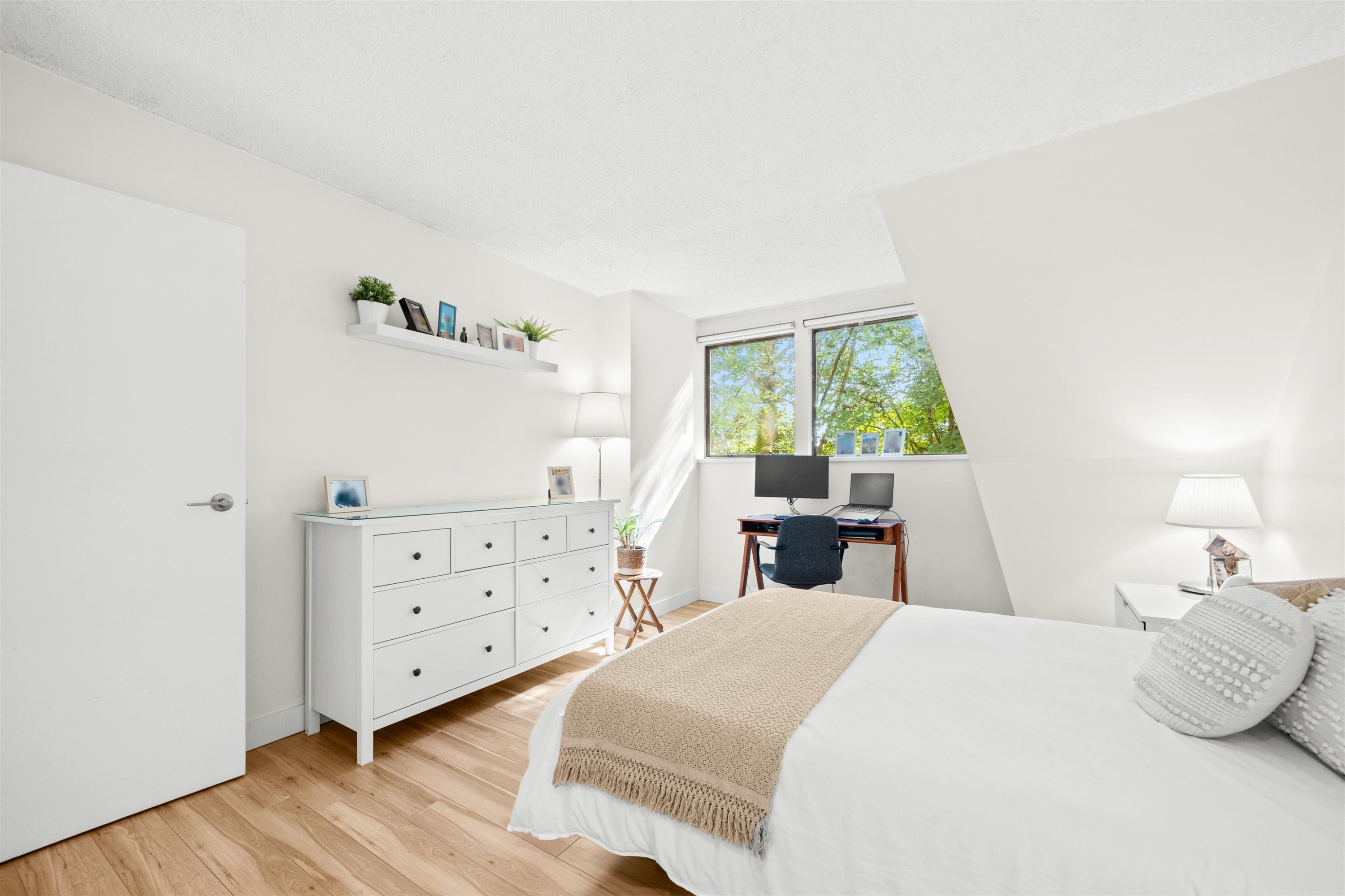 3192 Mountain Highway, North Vancouver, BC