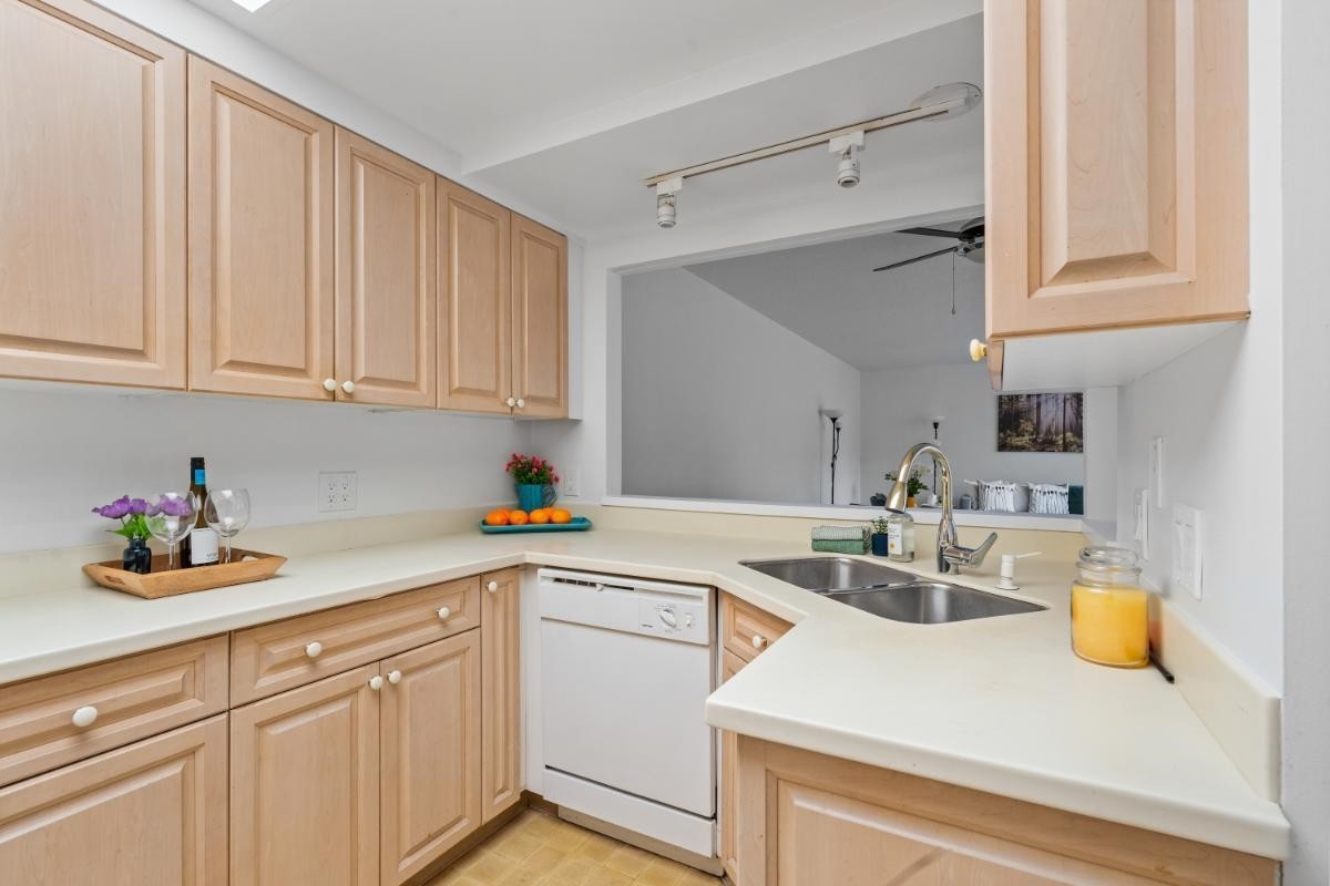 106-4900 Cartier Street, Vancouver, BC