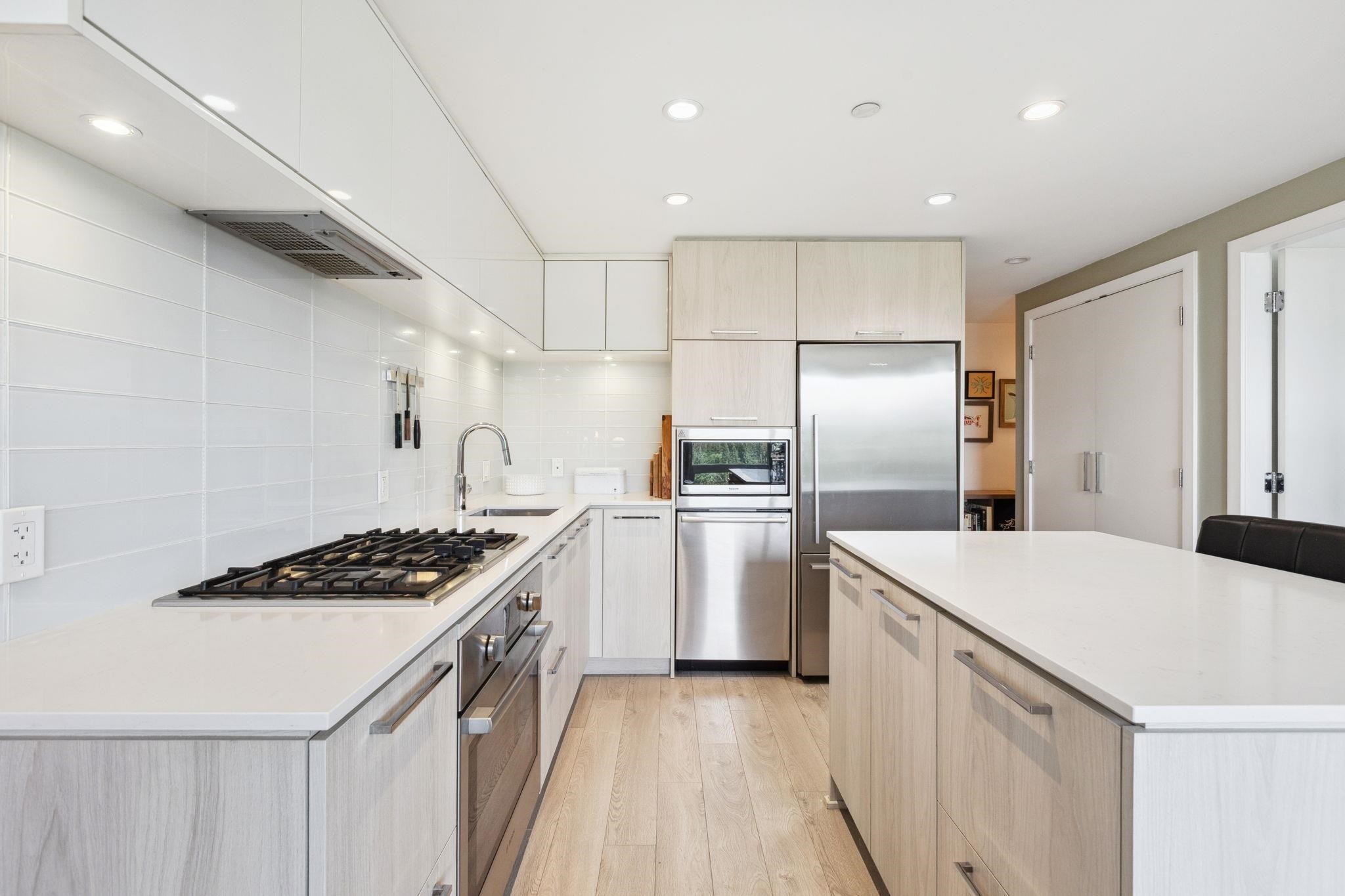 1608-680 Seylynn Crescent, North Vancouver, BC