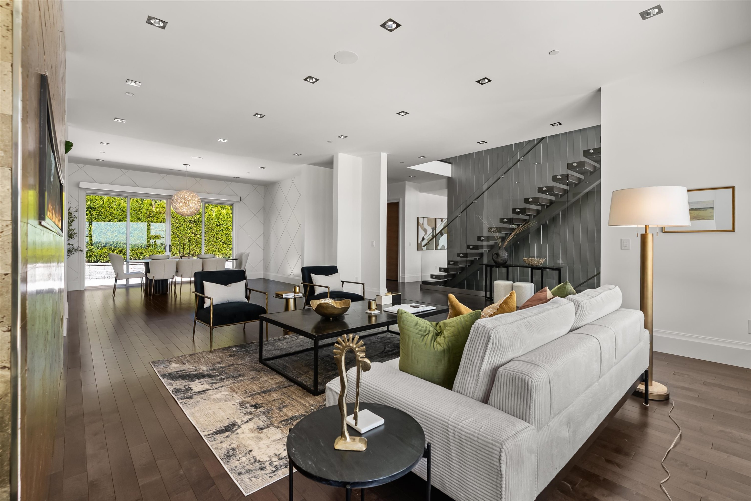 1265 Queens Avenue, West Vancouver, BC