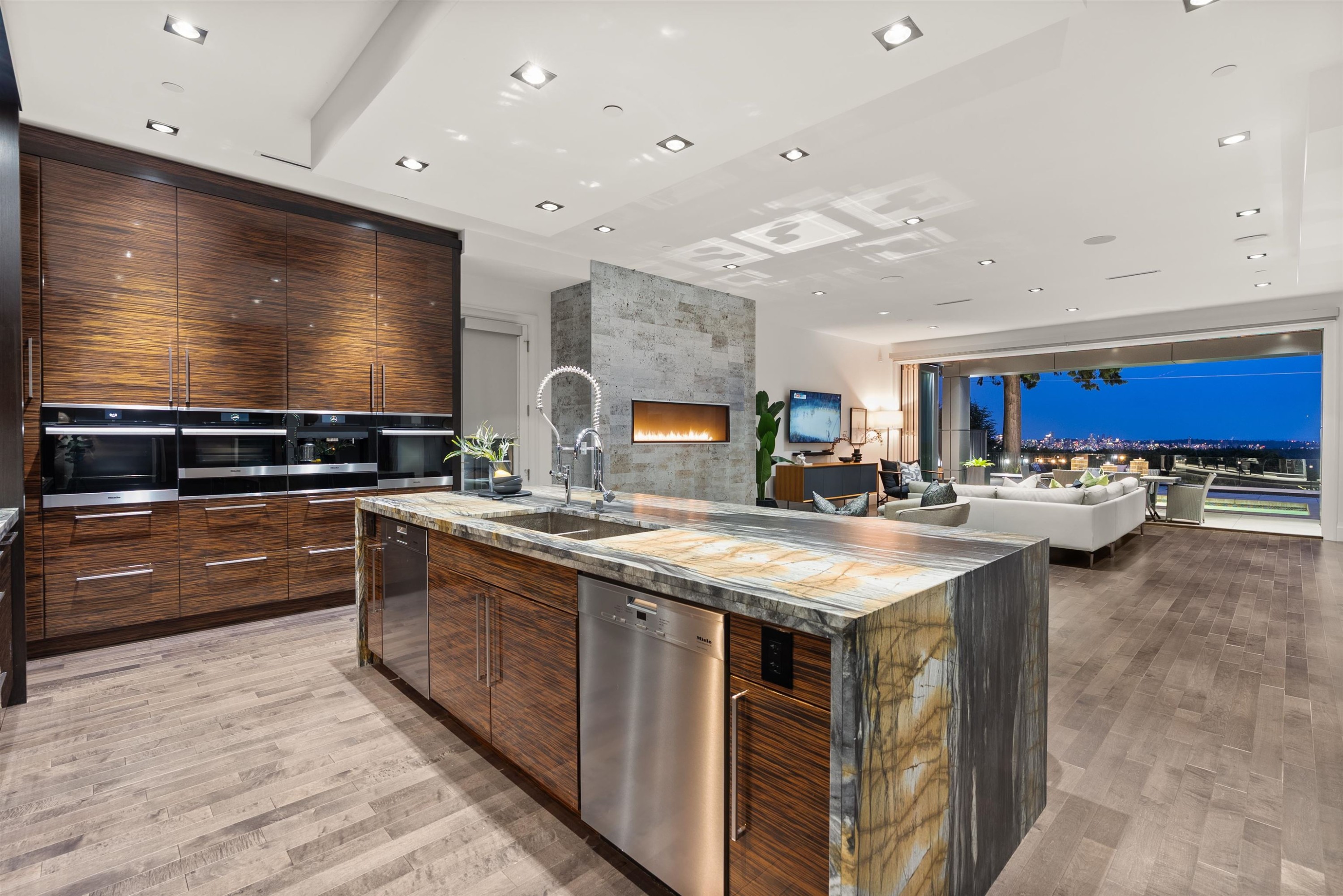 1265 Queens Avenue, West Vancouver, BC