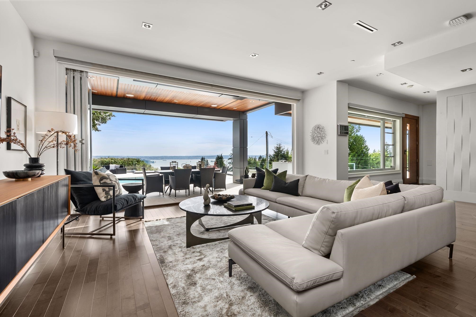 1265 Queens Avenue, West Vancouver, BC