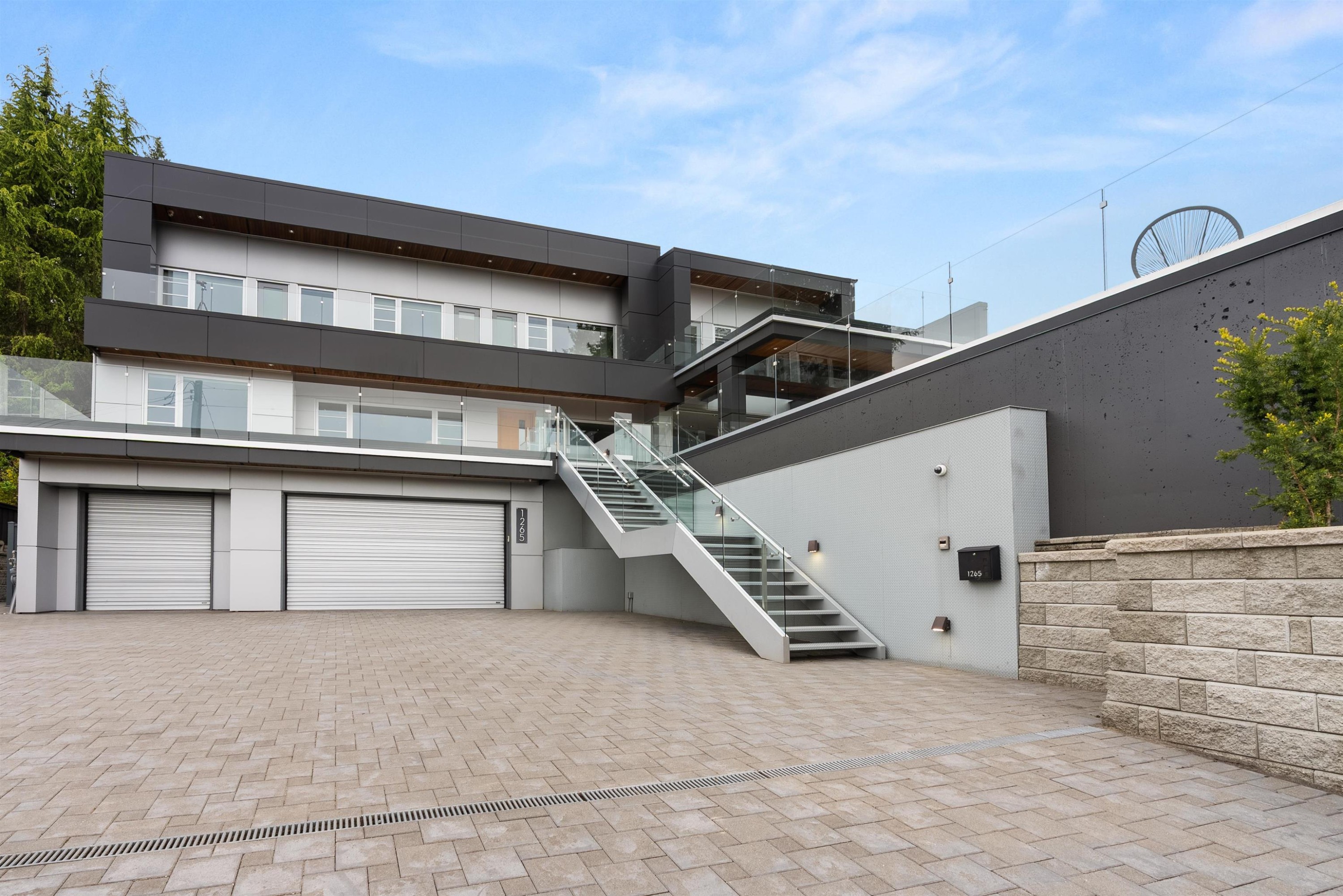 1265 Queens Avenue, West Vancouver, BC