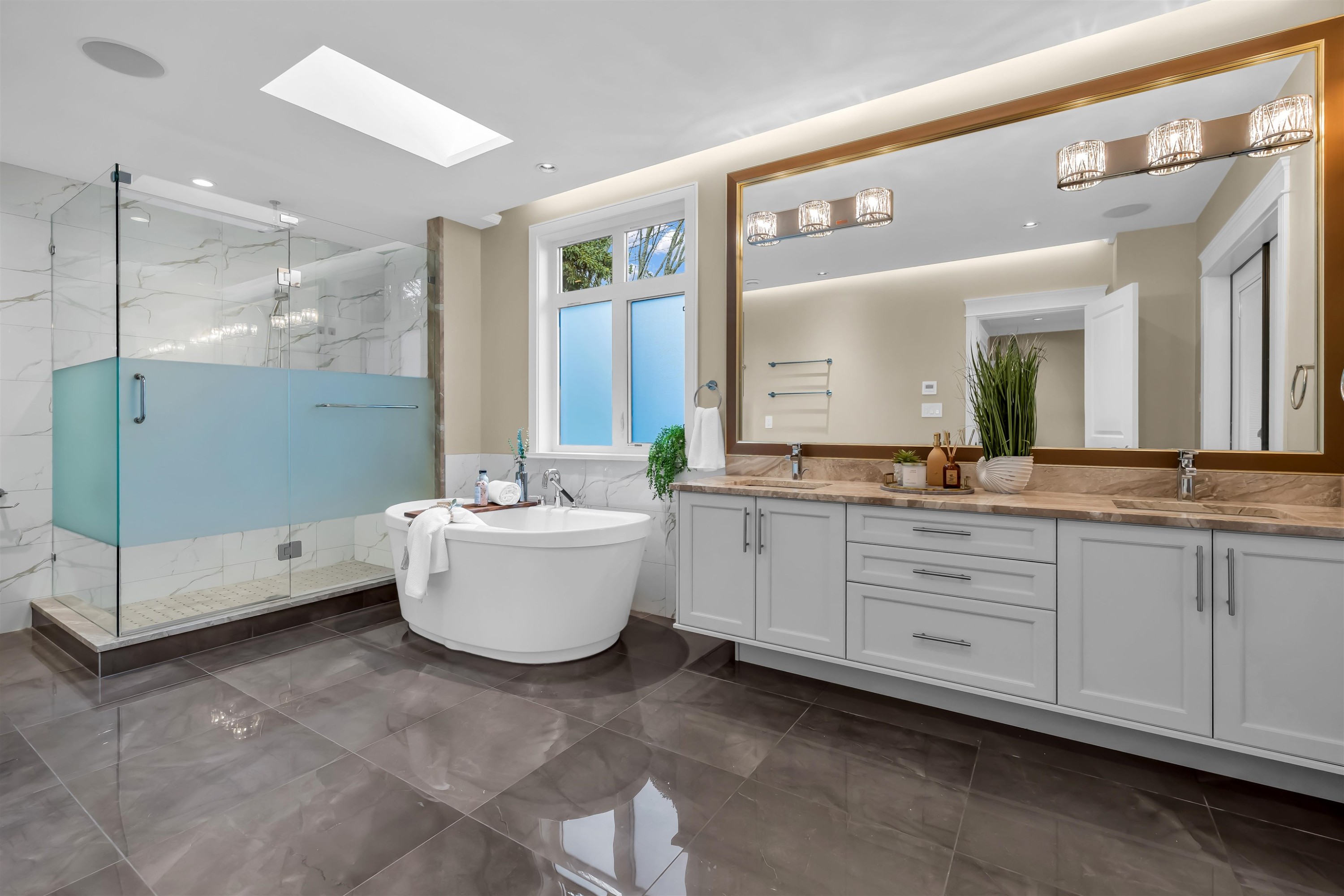 8168 Hunter Street, Burnaby, BC