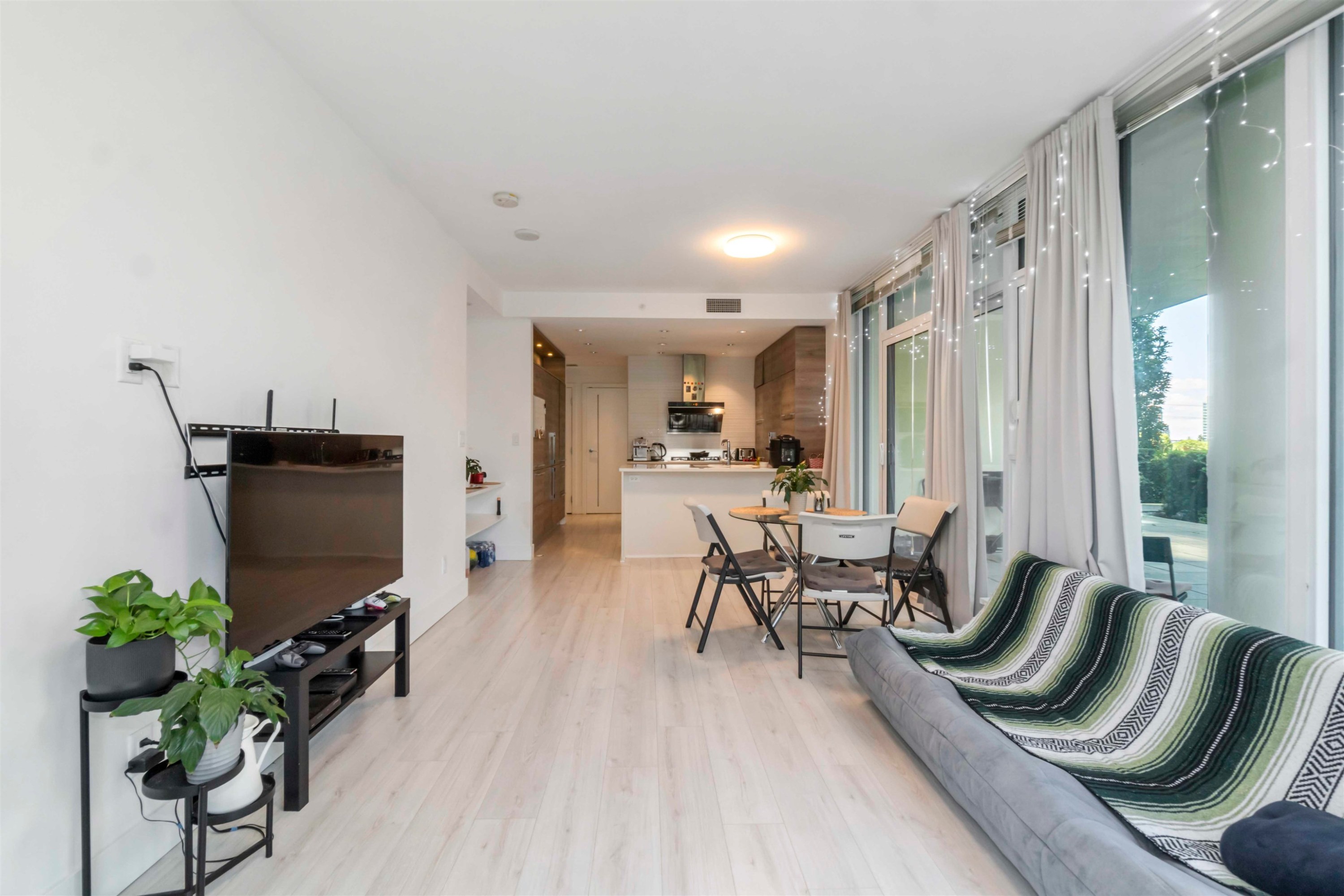 402-7388 Kingsway, Burnaby, BC