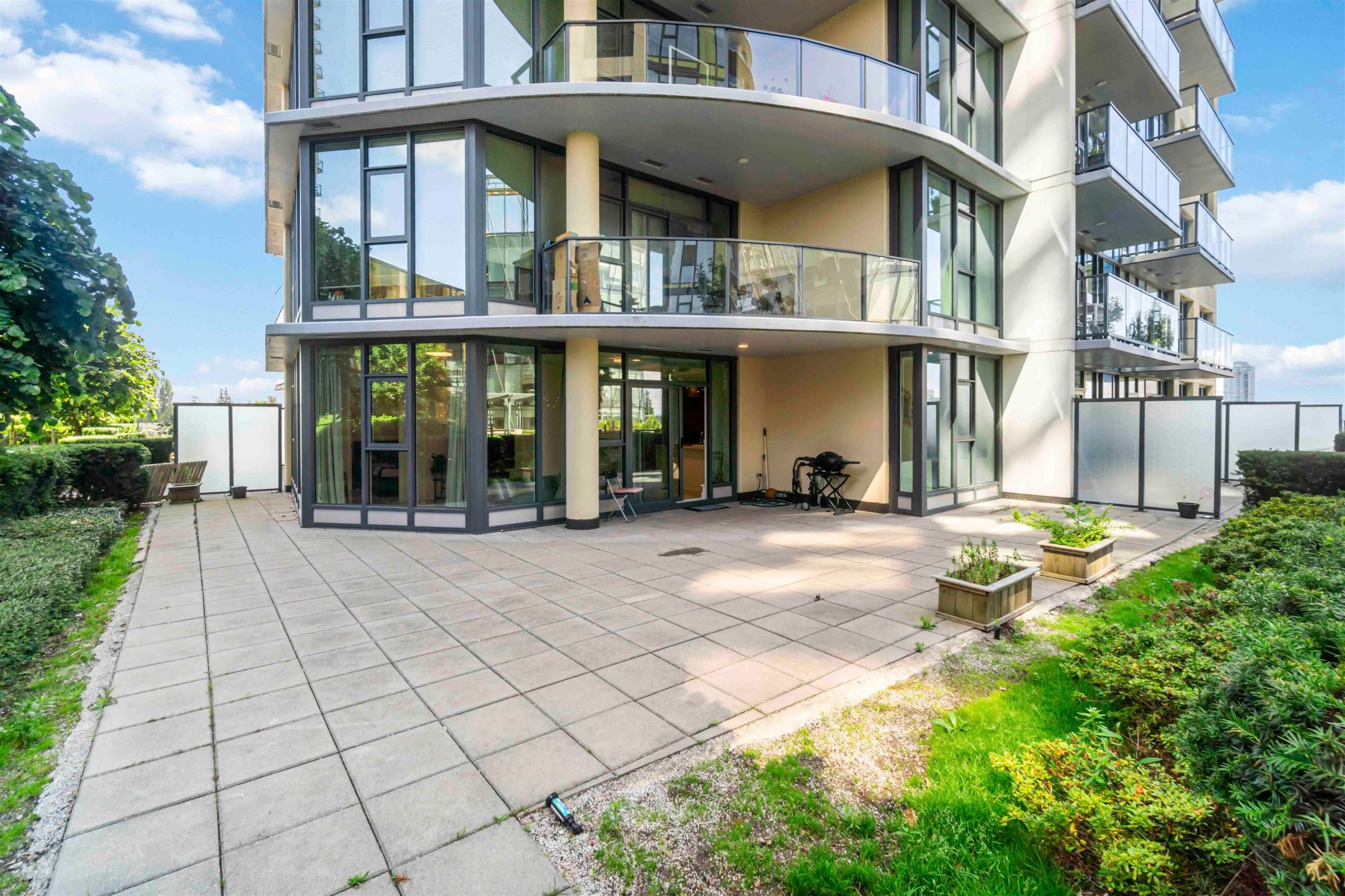 402-7388 Kingsway, Burnaby, BC