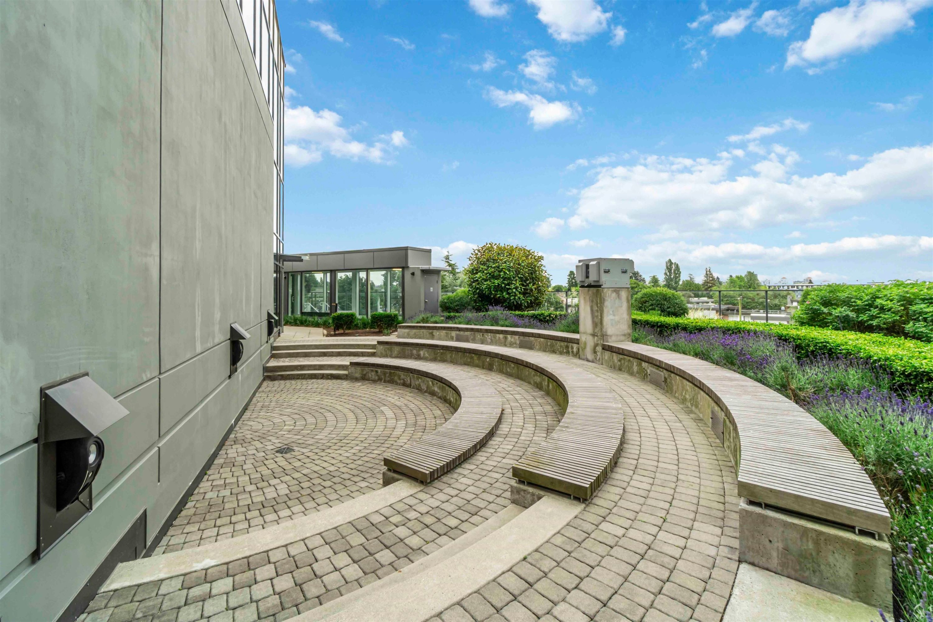 402-7388 Kingsway, Burnaby, BC