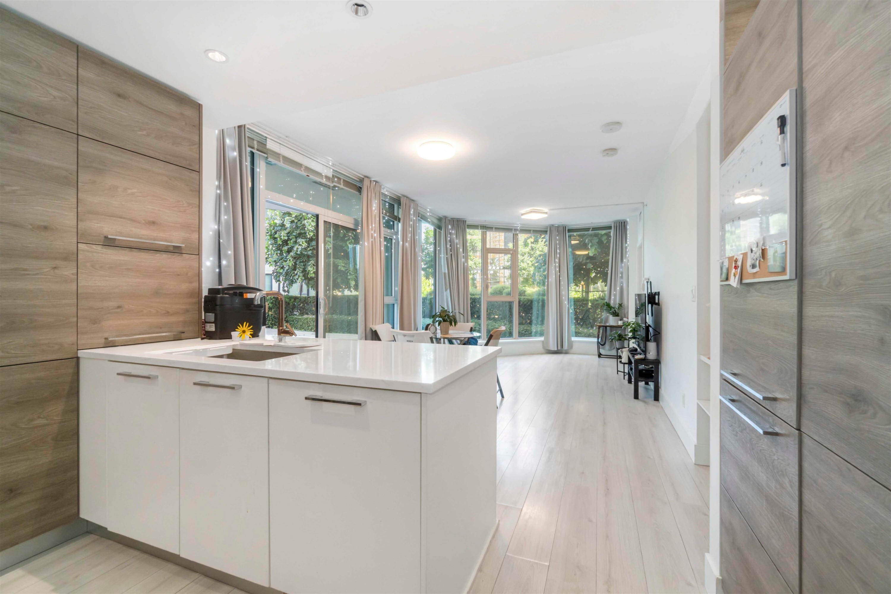 402-7388 Kingsway, Burnaby, BC