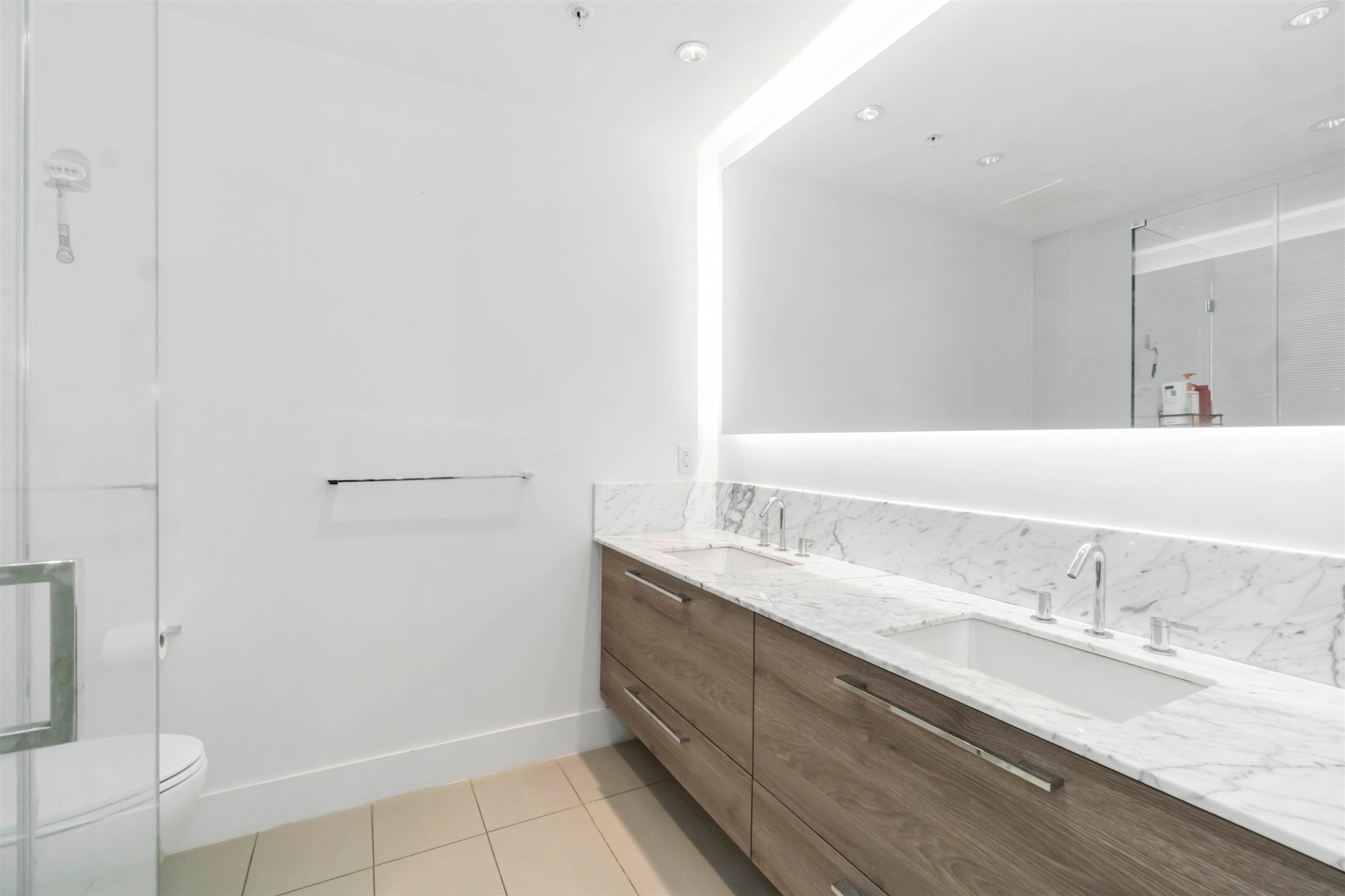 402-7388 Kingsway, Burnaby, BC