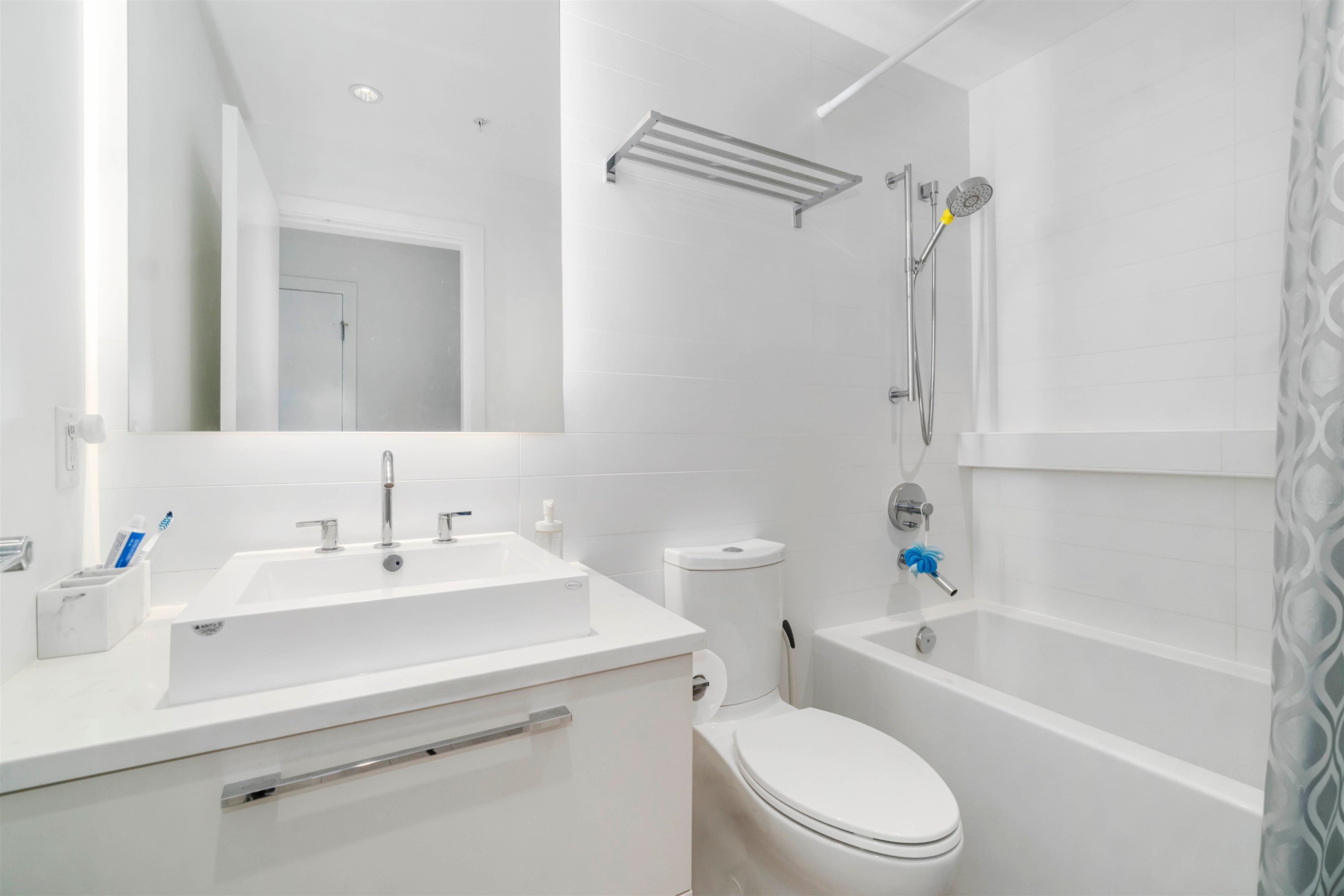 402-7388 Kingsway, Burnaby, BC