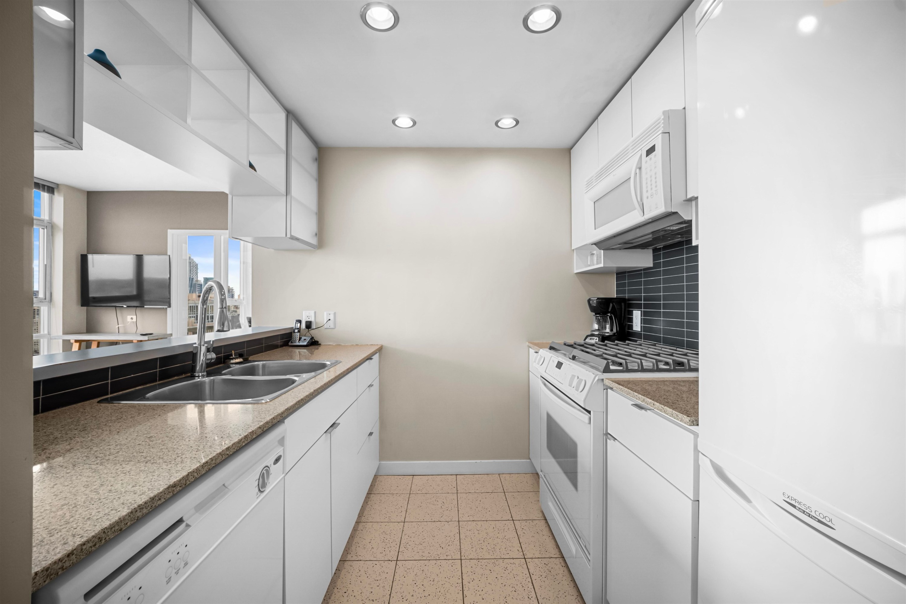 3608-928 Beatty Street, Vancouver, BC