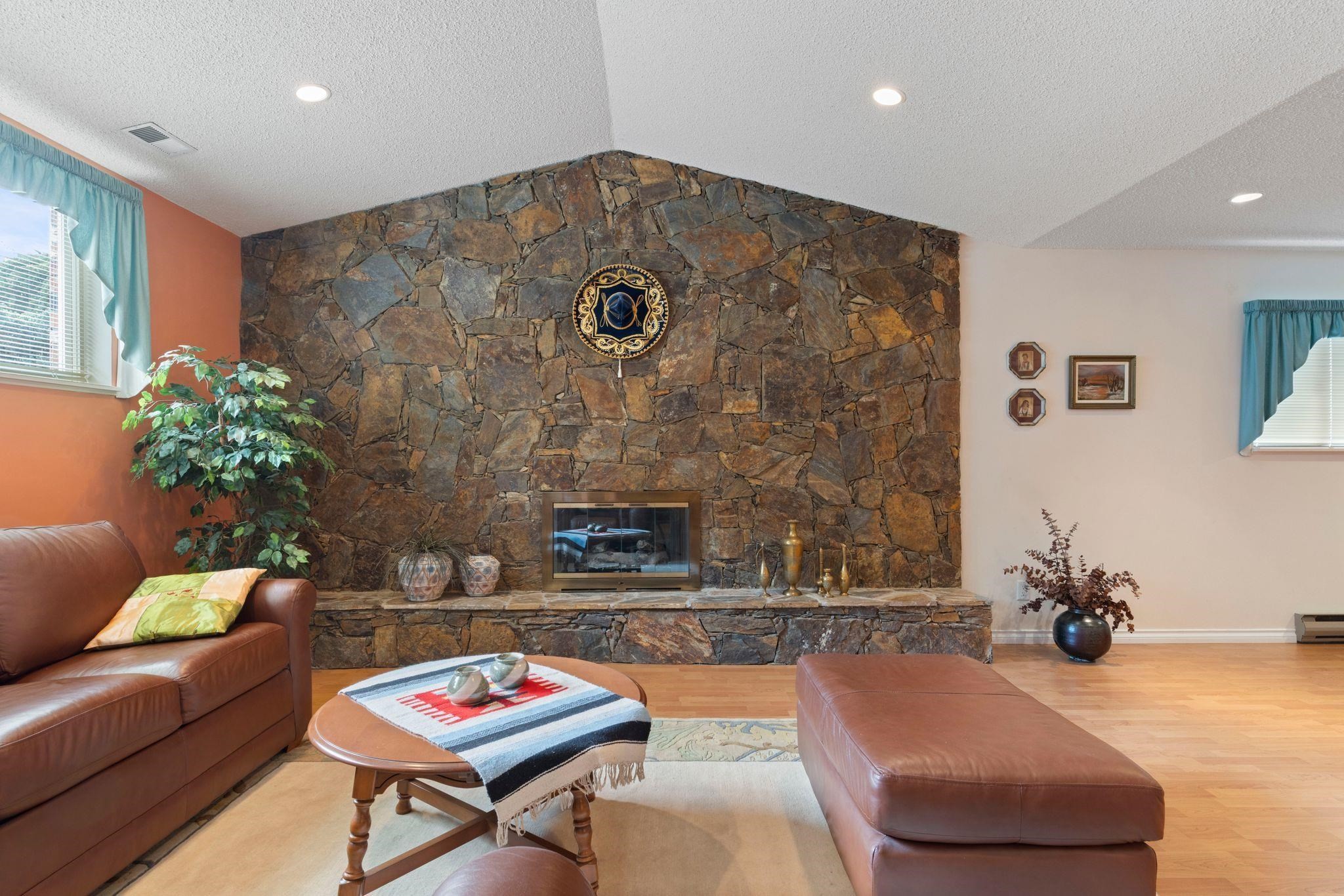 5427 Cliffridge Avenue, North Vancouver, BC