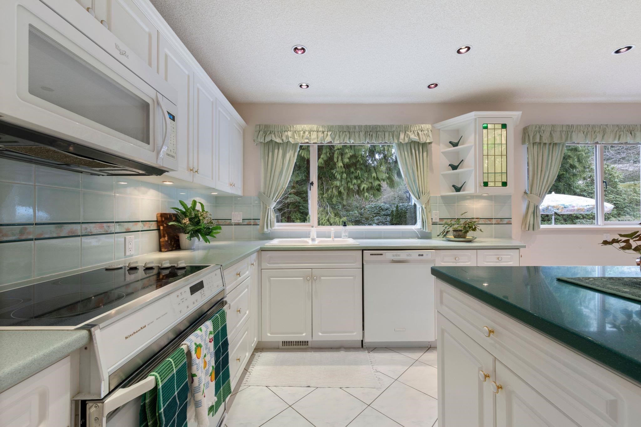 5427 Cliffridge Avenue, North Vancouver, BC