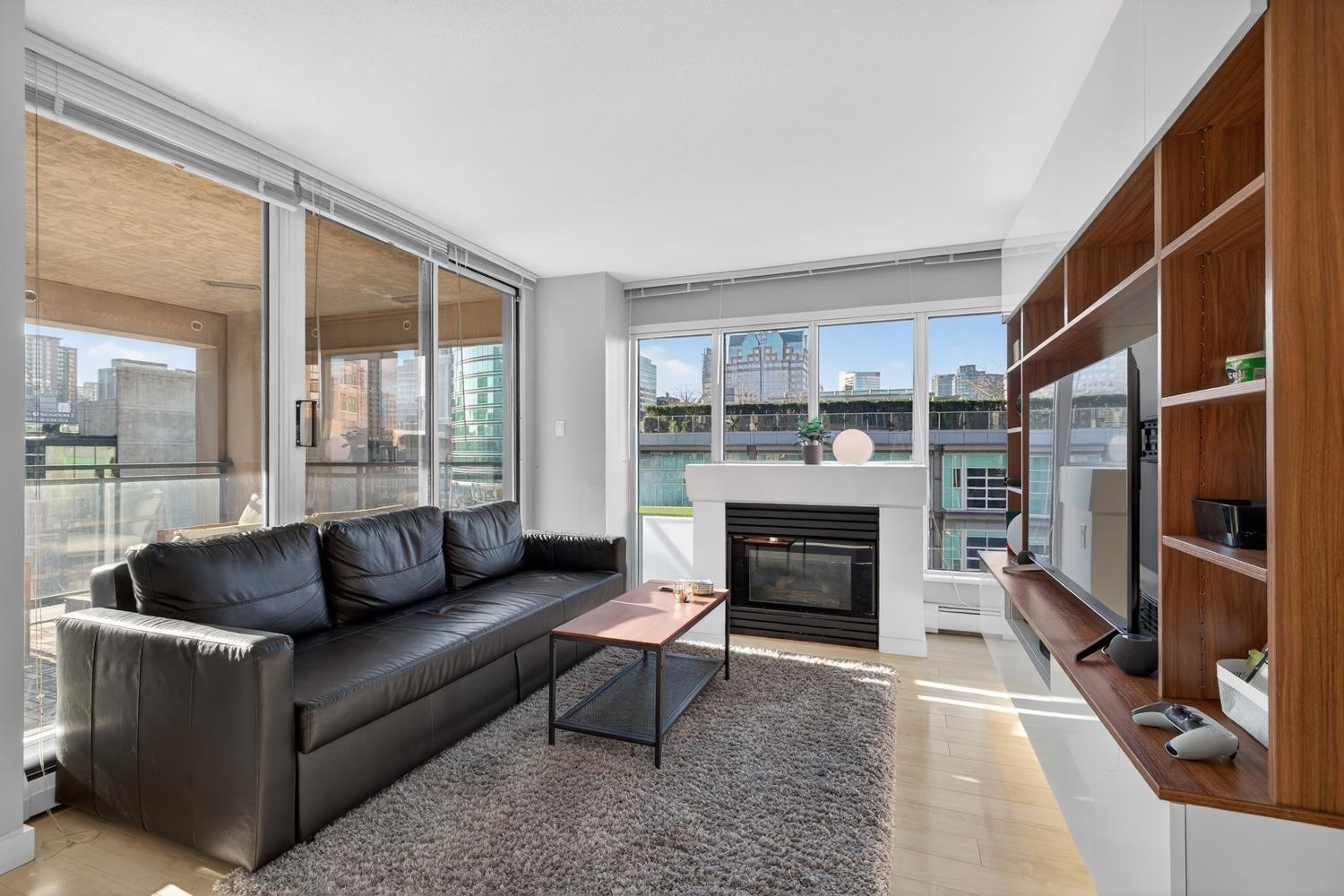 1201-183 Keefer Place, Vancouver, BC