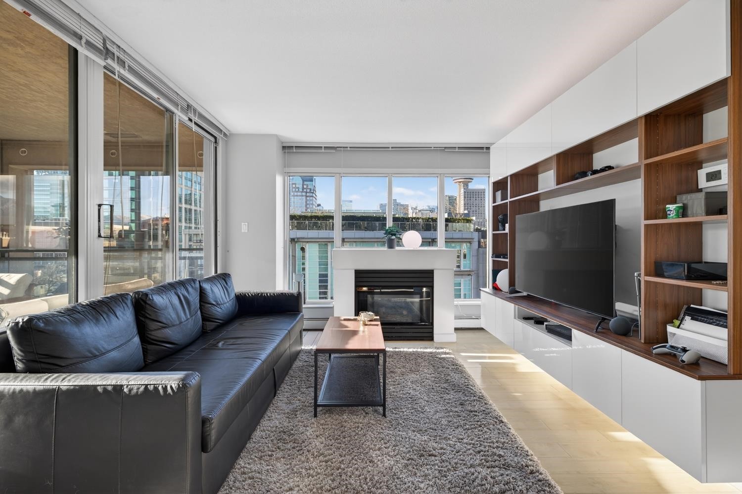 1201-183 Keefer Place, Vancouver, BC