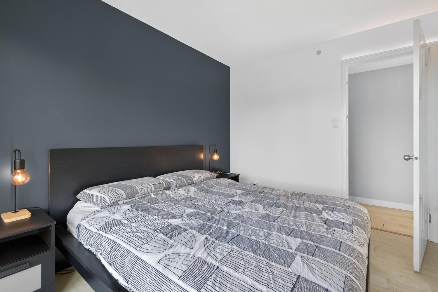 1201-183 Keefer Place, Vancouver, BC