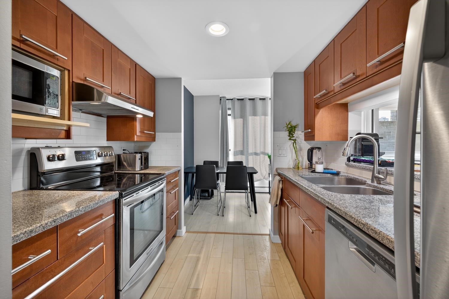 1201-183 Keefer Place, Vancouver, BC