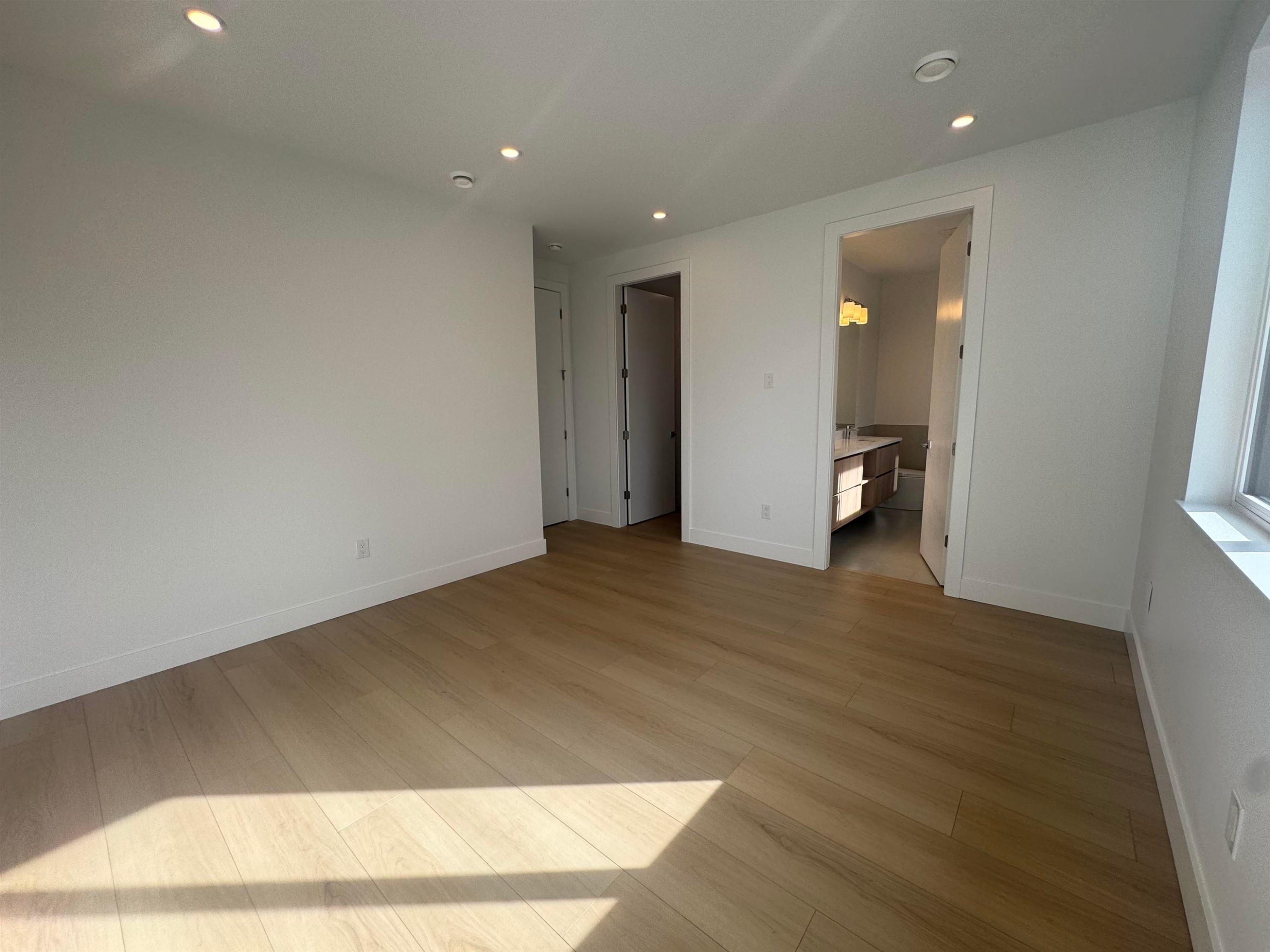 967 52A Street, Delta, BC