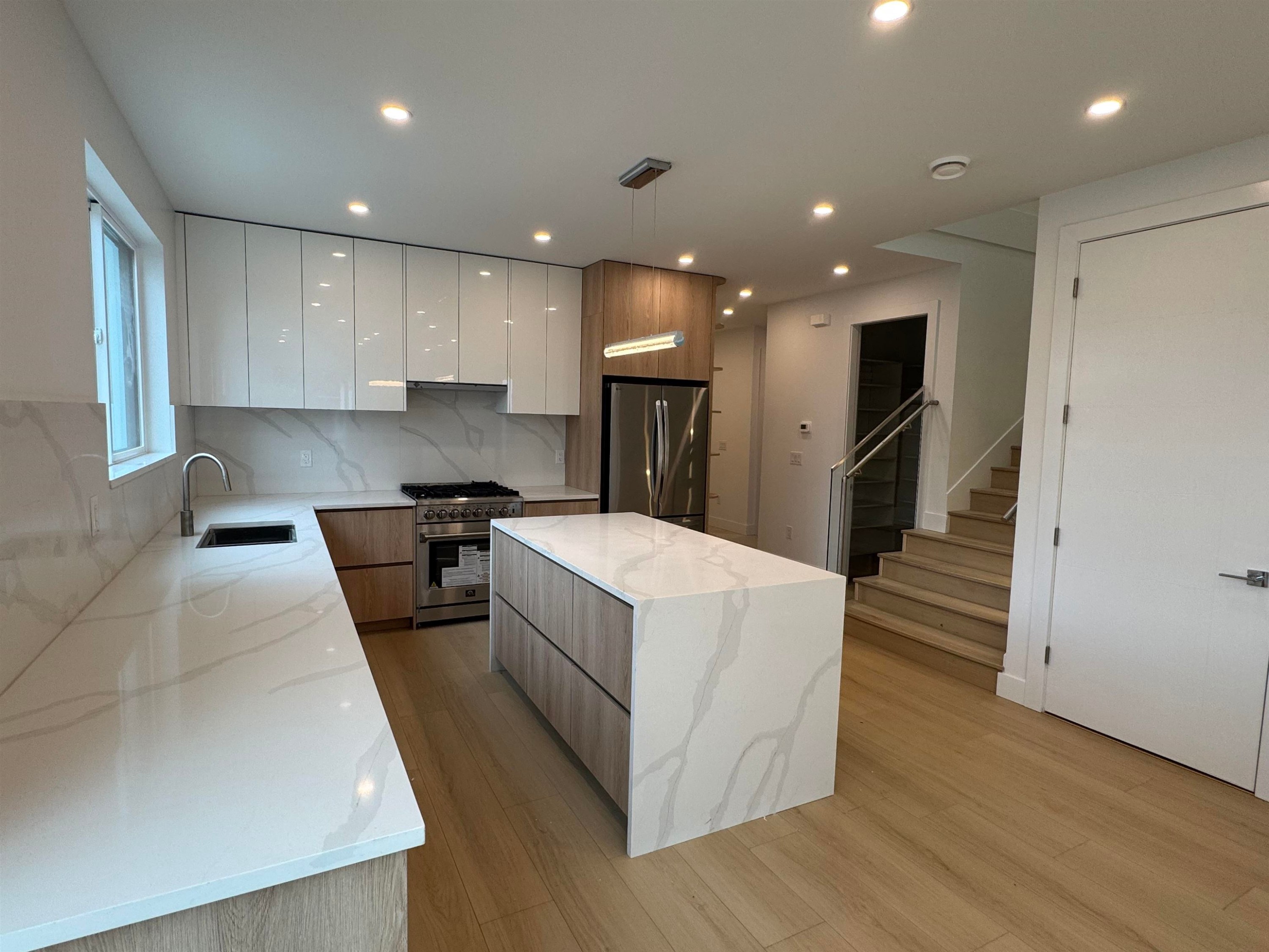 967 52A Street, Delta, BC