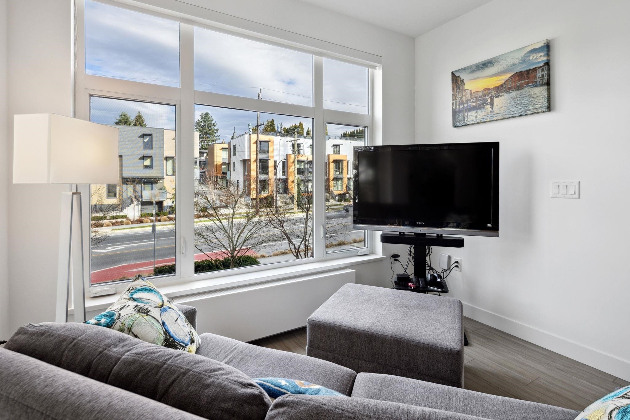 201-707 3Rd Street E, North Vancouver, BC