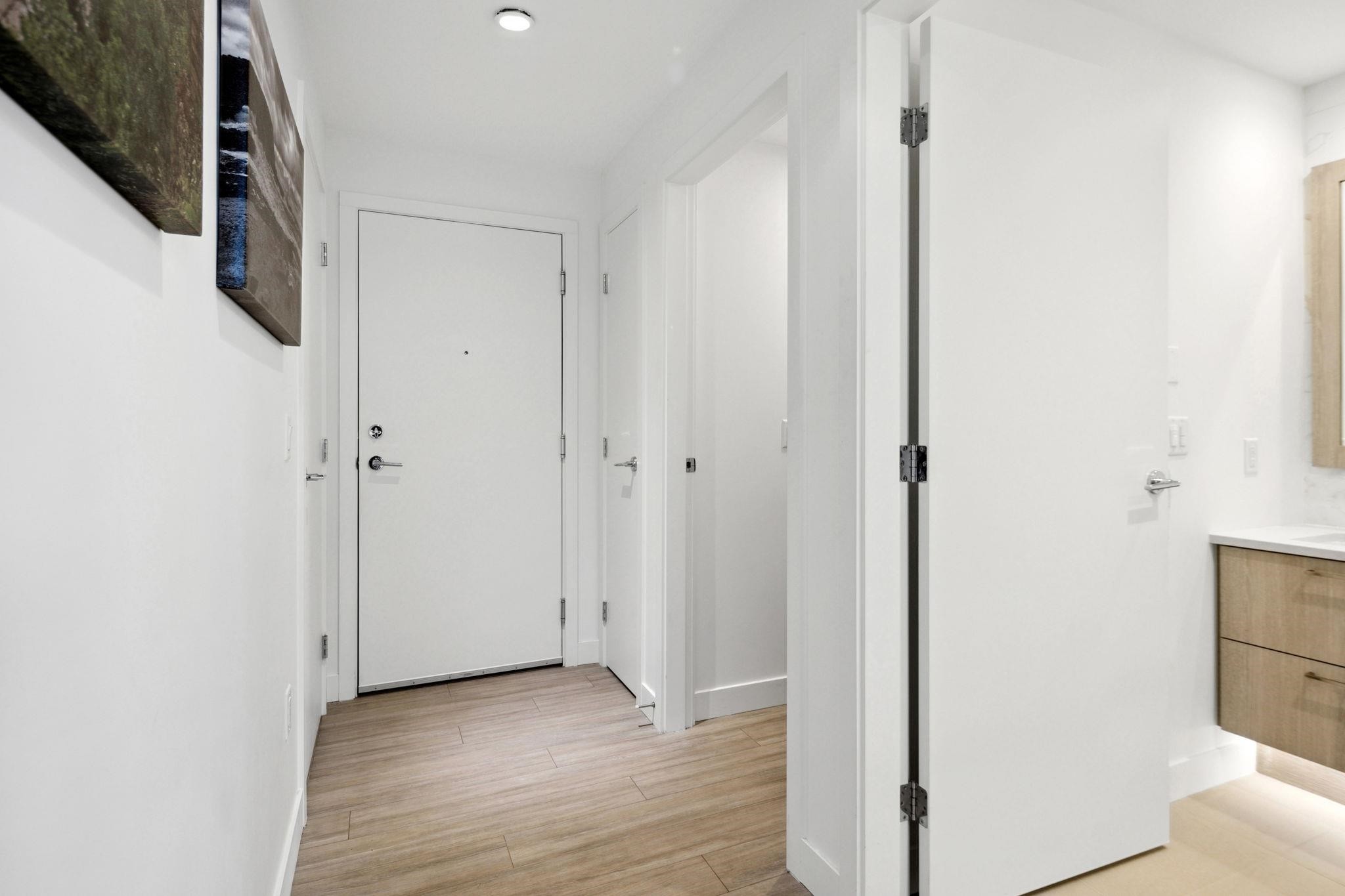 201-707 3Rd Street E, North Vancouver, BC