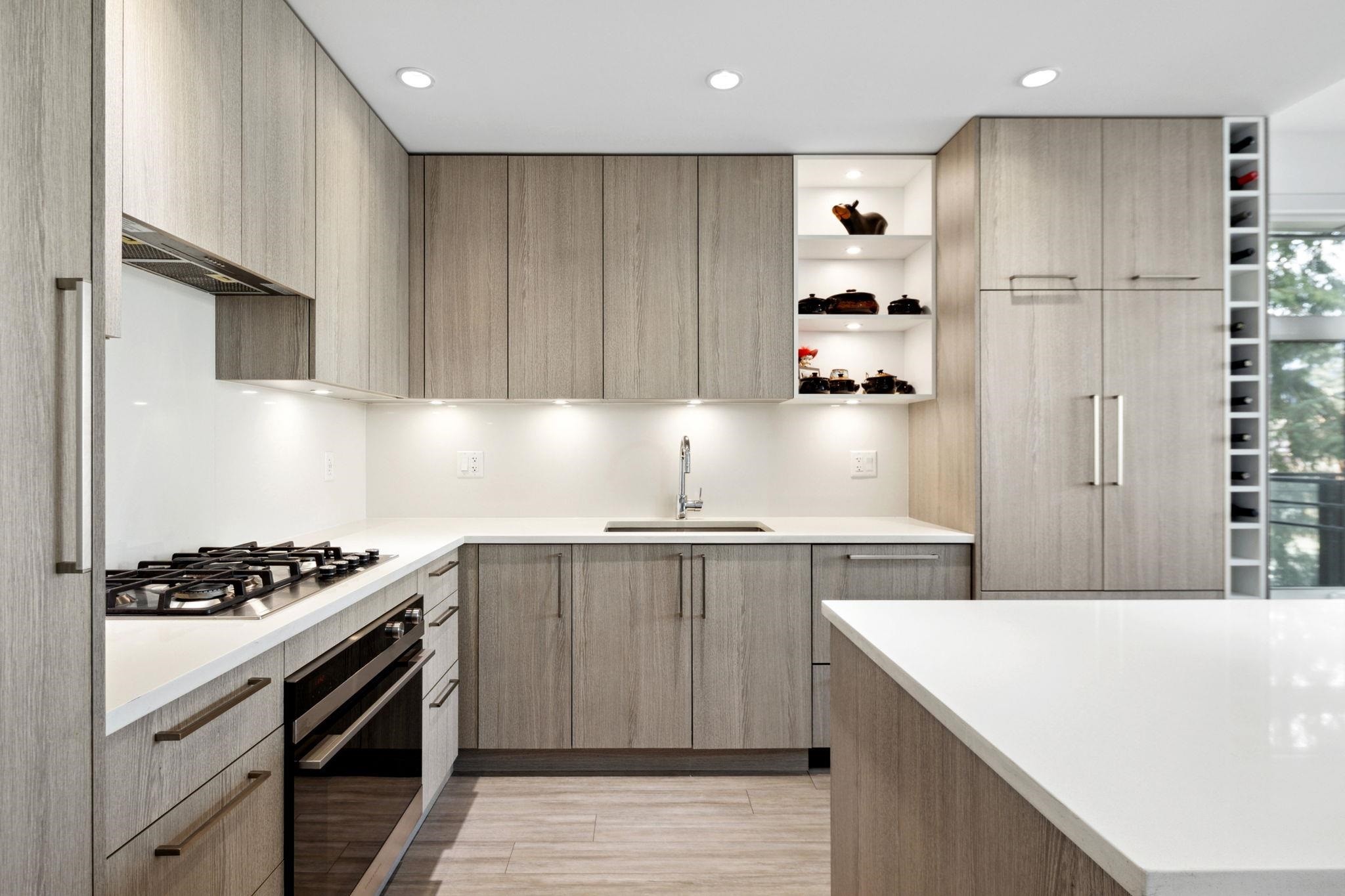 201-707 3Rd Street E, North Vancouver, BC