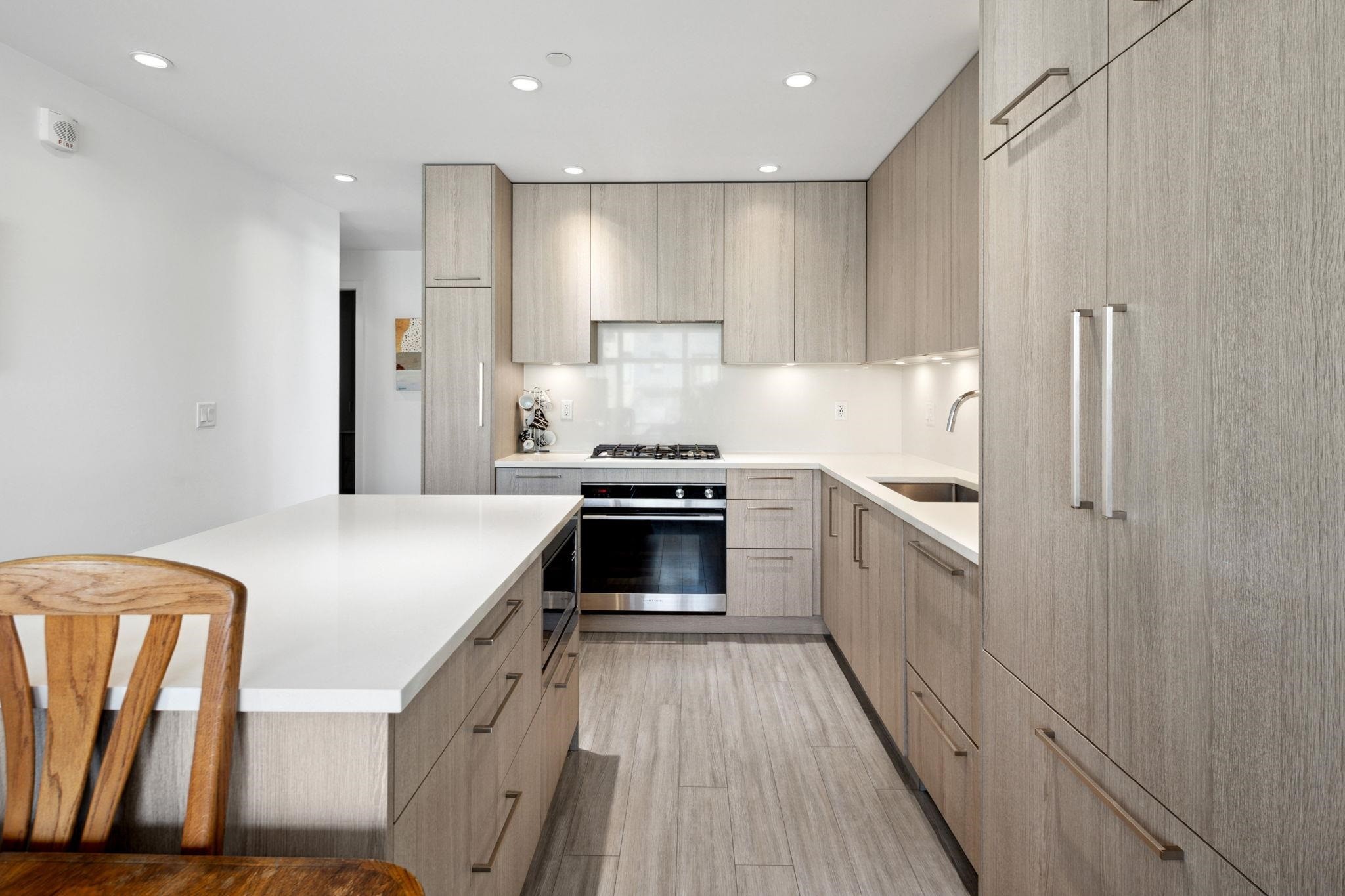 201-707 3Rd Street E, North Vancouver, BC