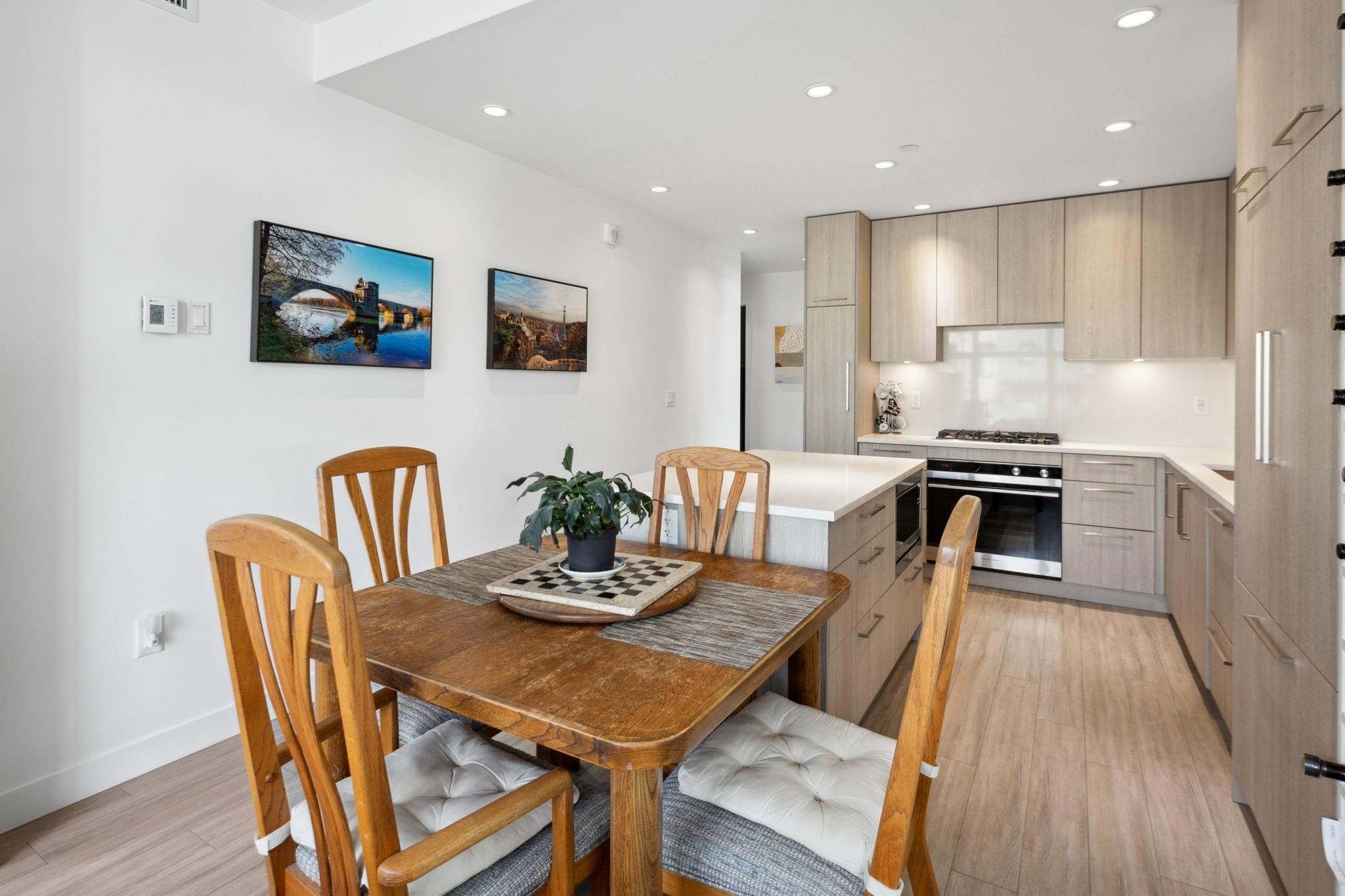 201-707 3Rd Street E, North Vancouver, BC