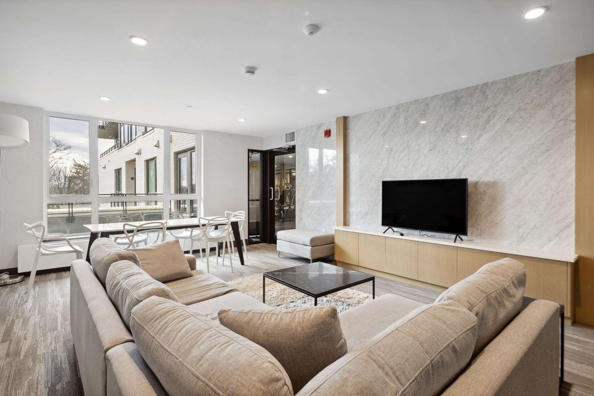 201-707 3Rd Street E, North Vancouver, BC