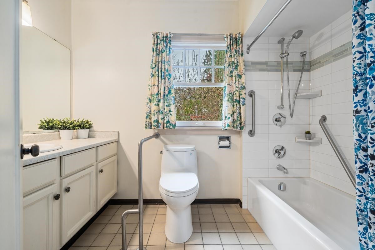 5584 Maple Street, Vancouver, BC