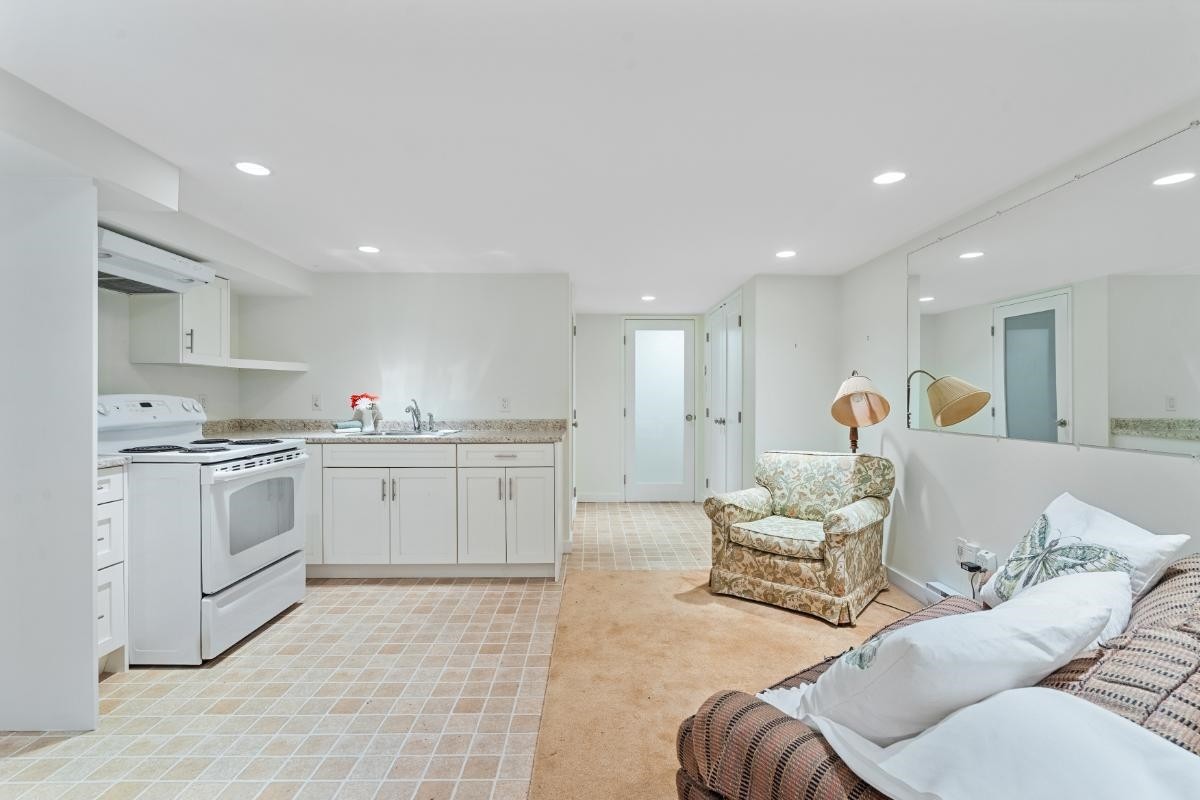 5584 Maple Street, Vancouver, BC