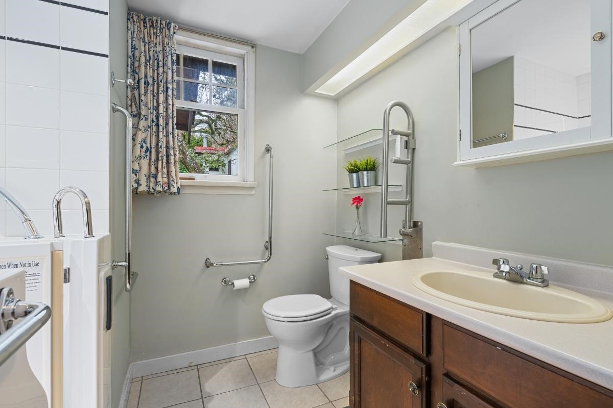 5584 Maple Street, Vancouver, BC