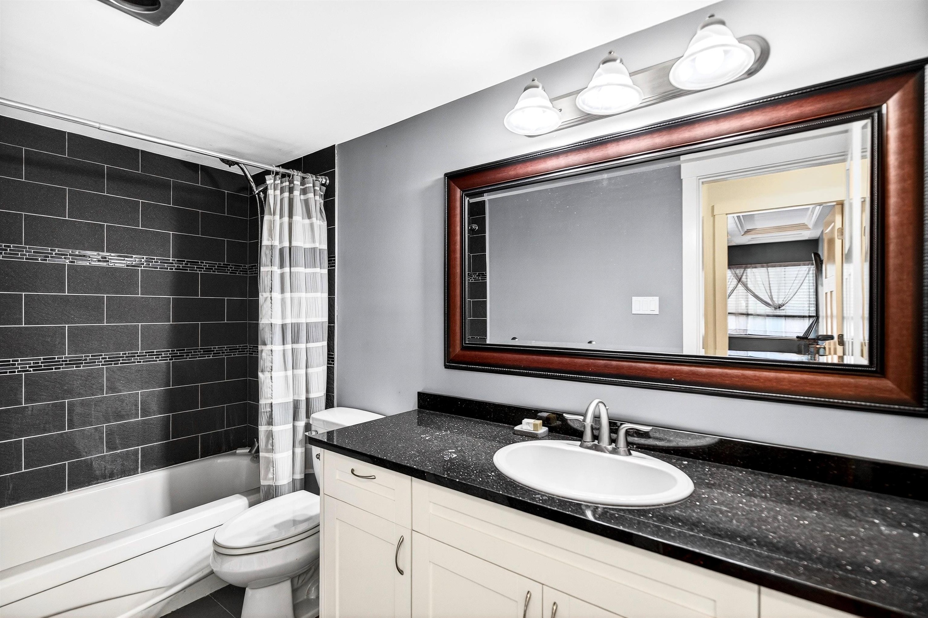 208-11957 223 Street, Maple Ridge, BC