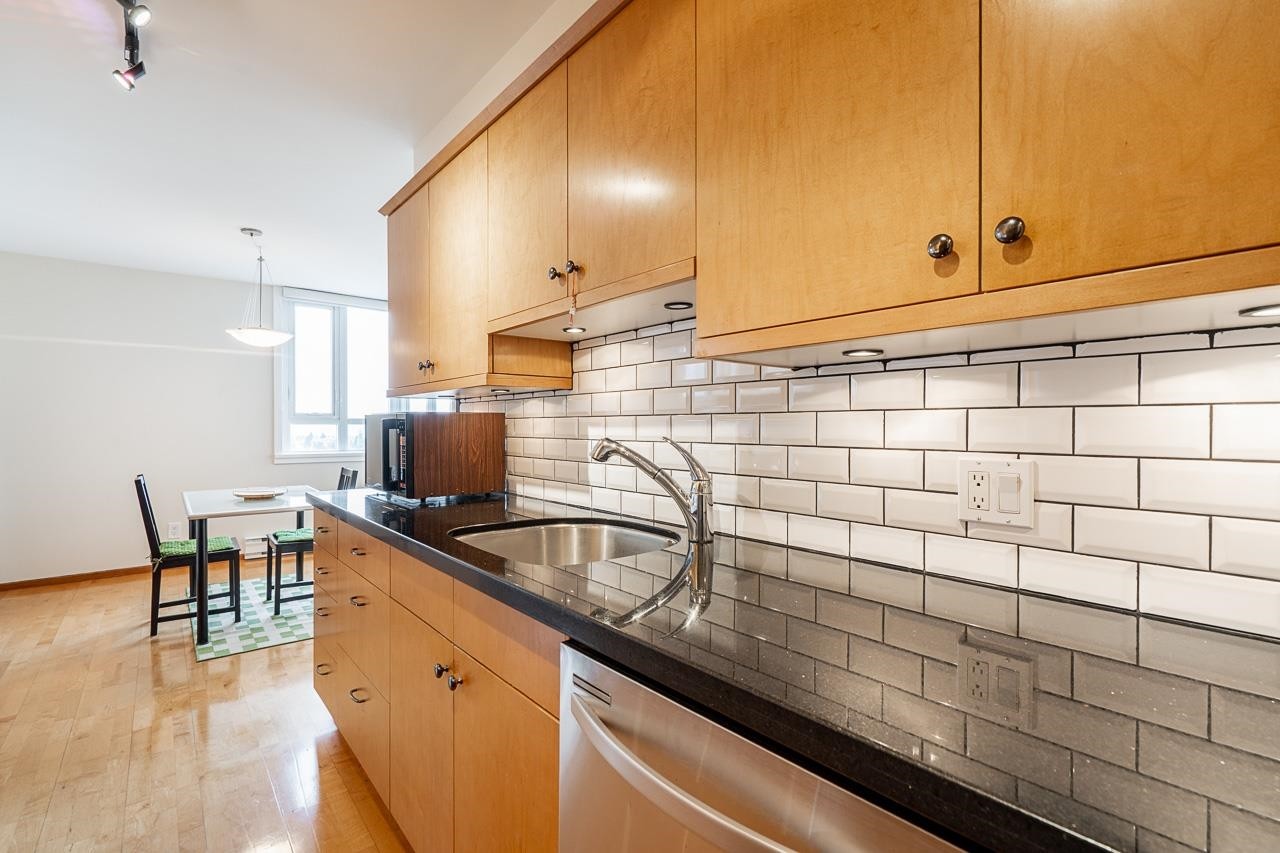 1404-4160 Sardis Street, Burnaby, BC