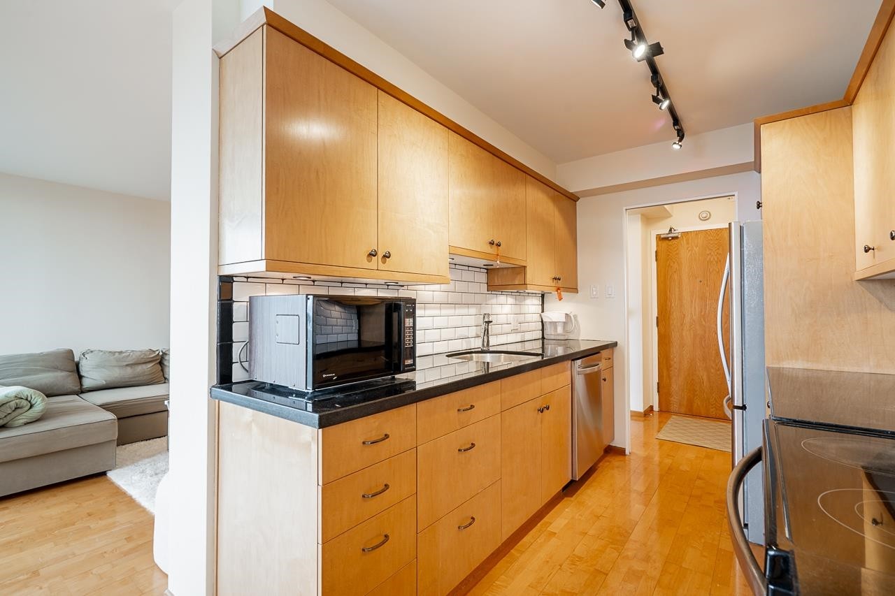 1404-4160 Sardis Street, Burnaby, BC