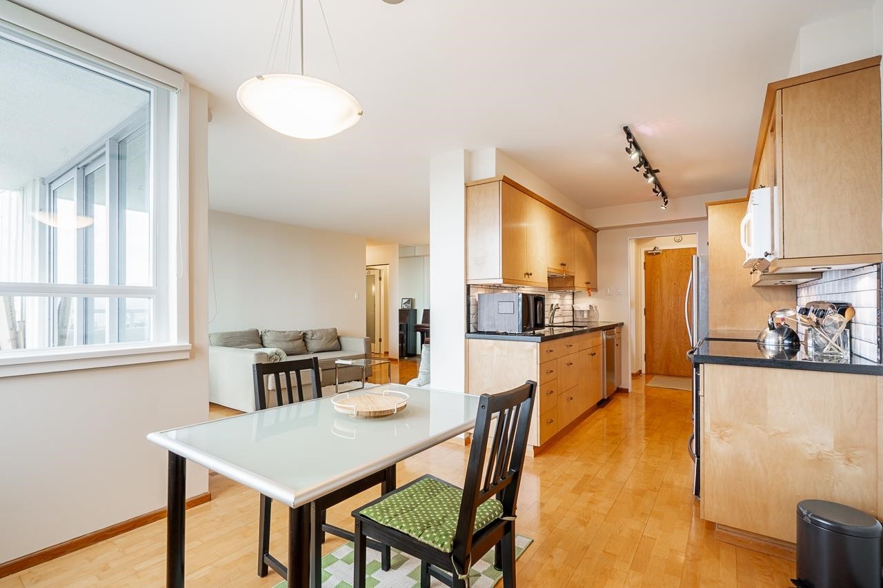 1404-4160 Sardis Street, Burnaby, BC