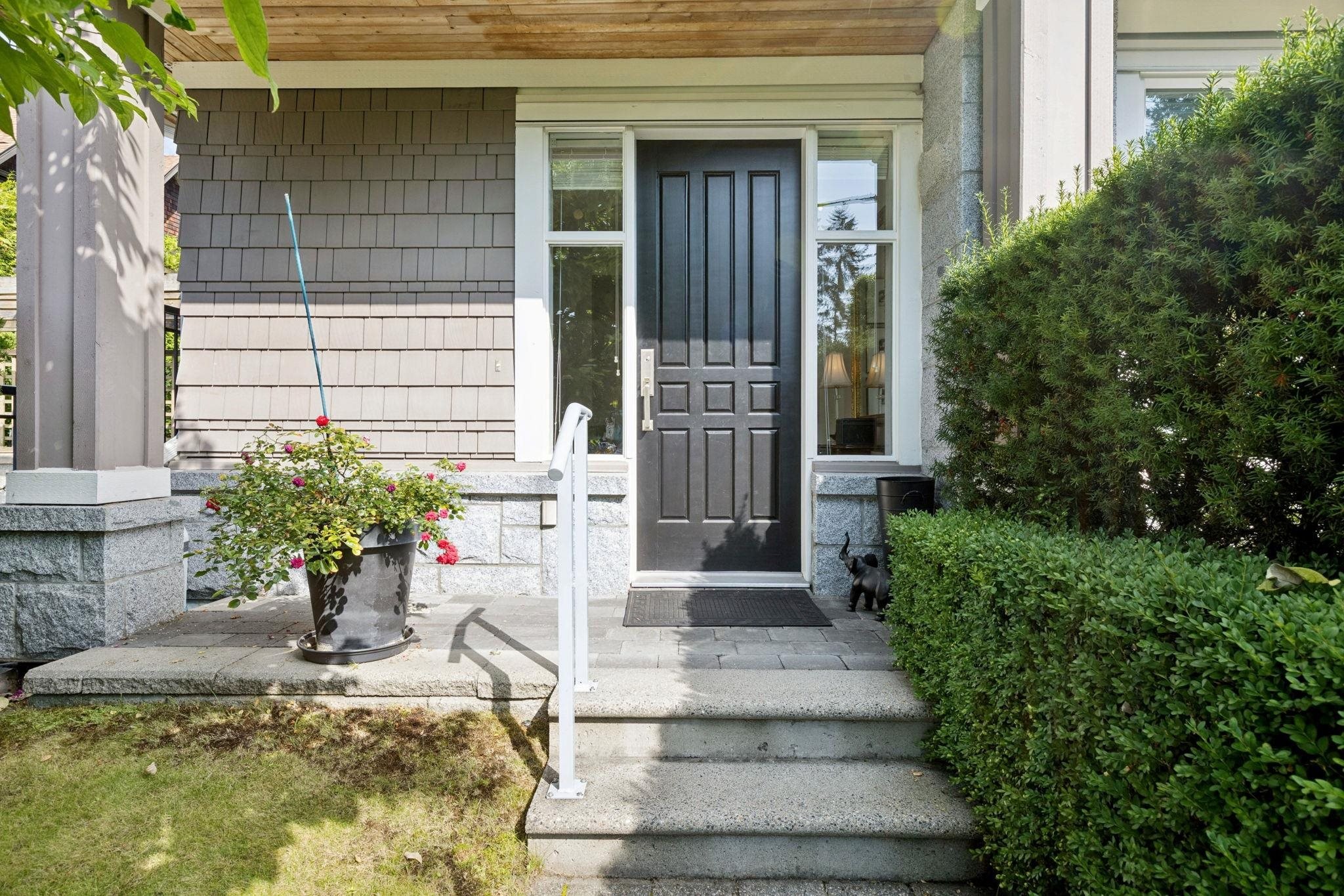 2133 Gordon Avenue, West Vancouver, BC