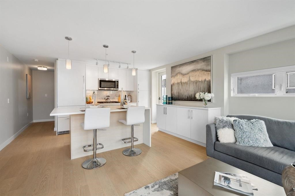 2512 Fraser Street, Vancouver, BC