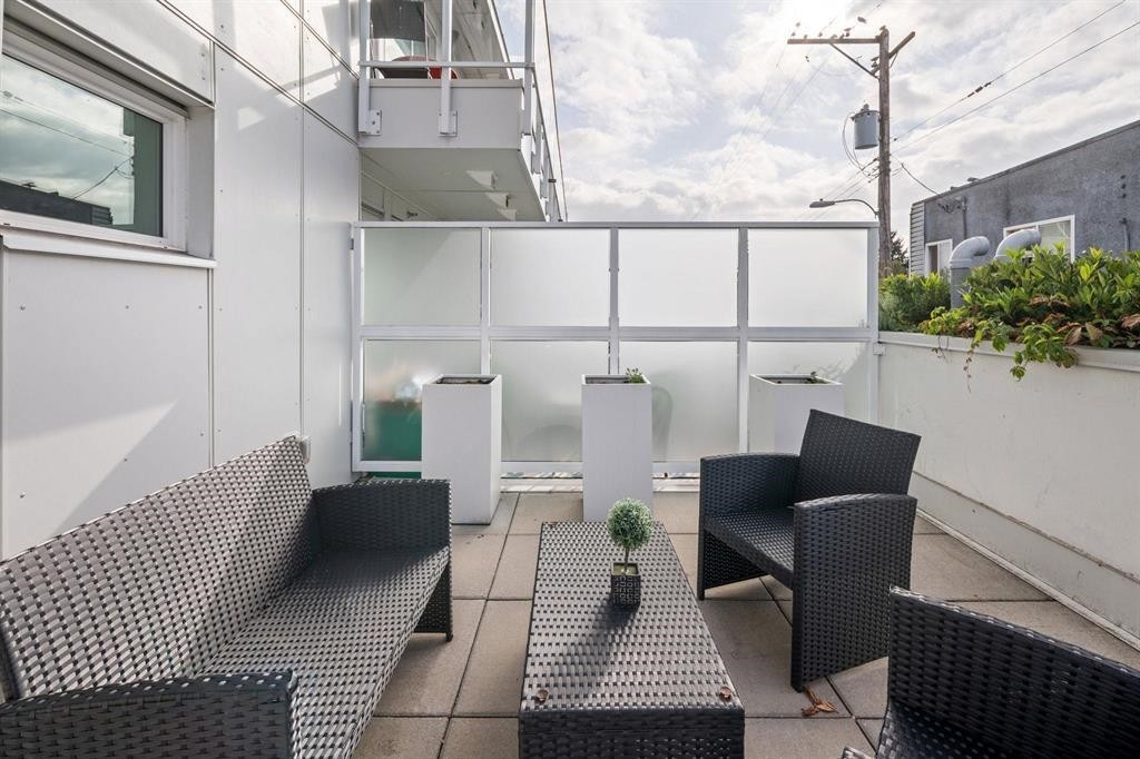 2512 Fraser Street, Vancouver, BC