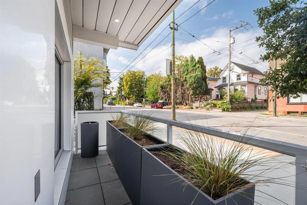 2512 Fraser Street, Vancouver, BC