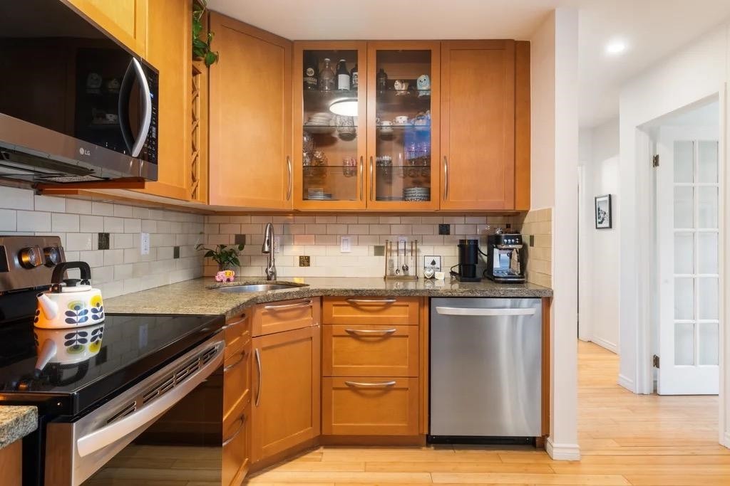 305-2001 Balsam Street, Vancouver, BC