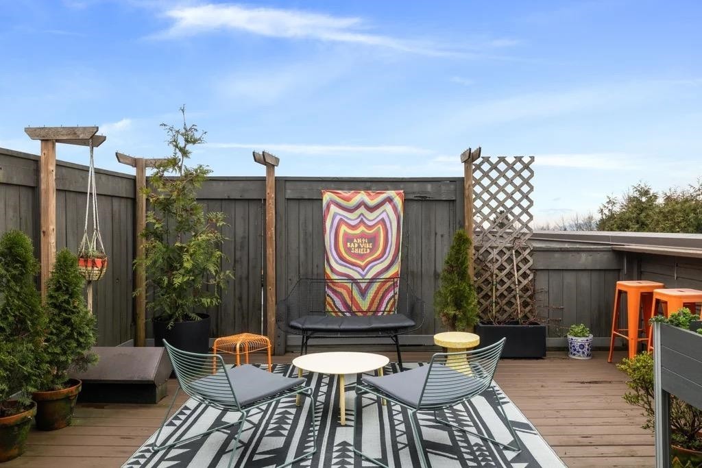 305-2001 Balsam Street, Vancouver, BC