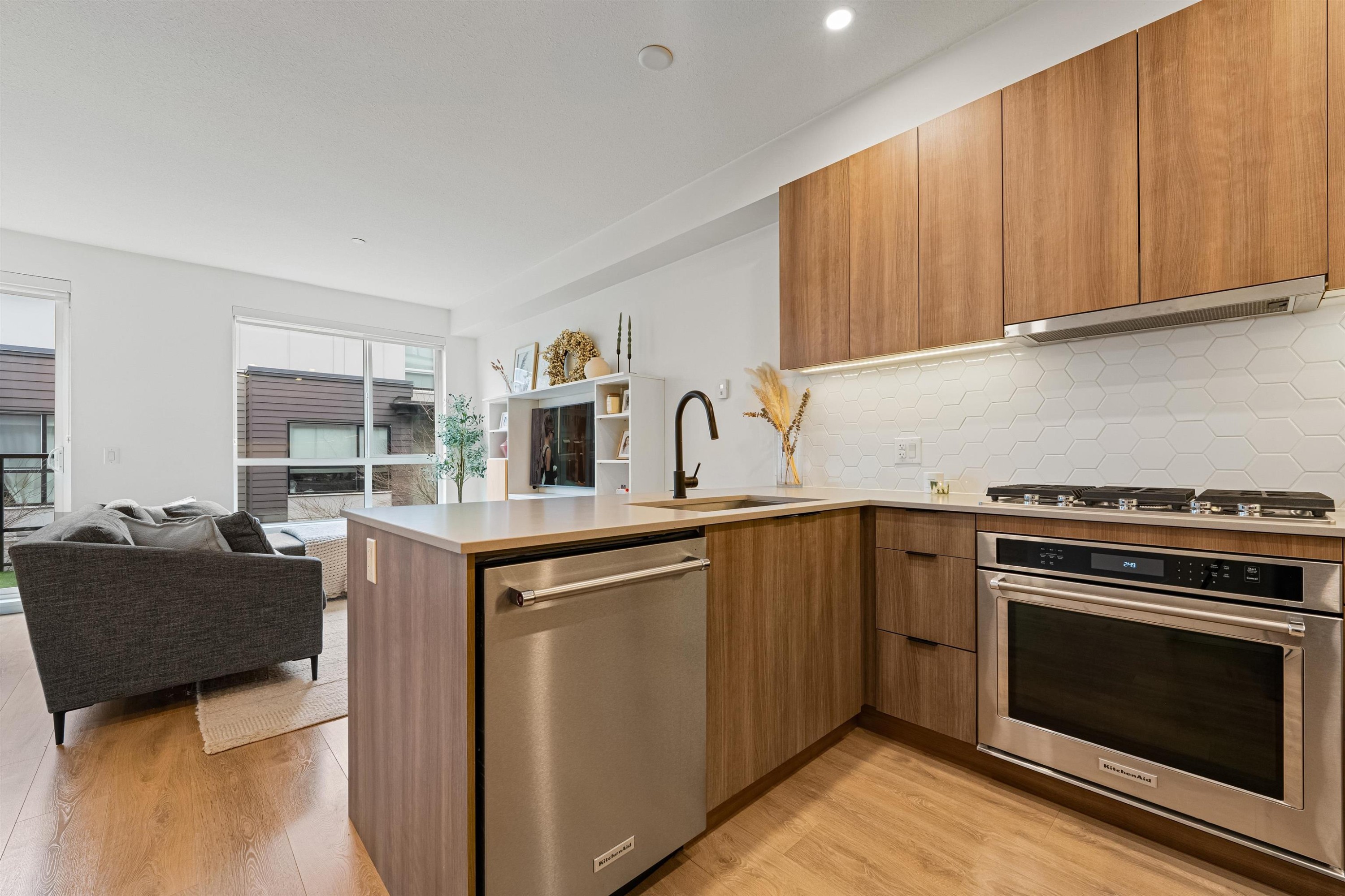 7-533 3Rd Street E, North Vancouver, BC