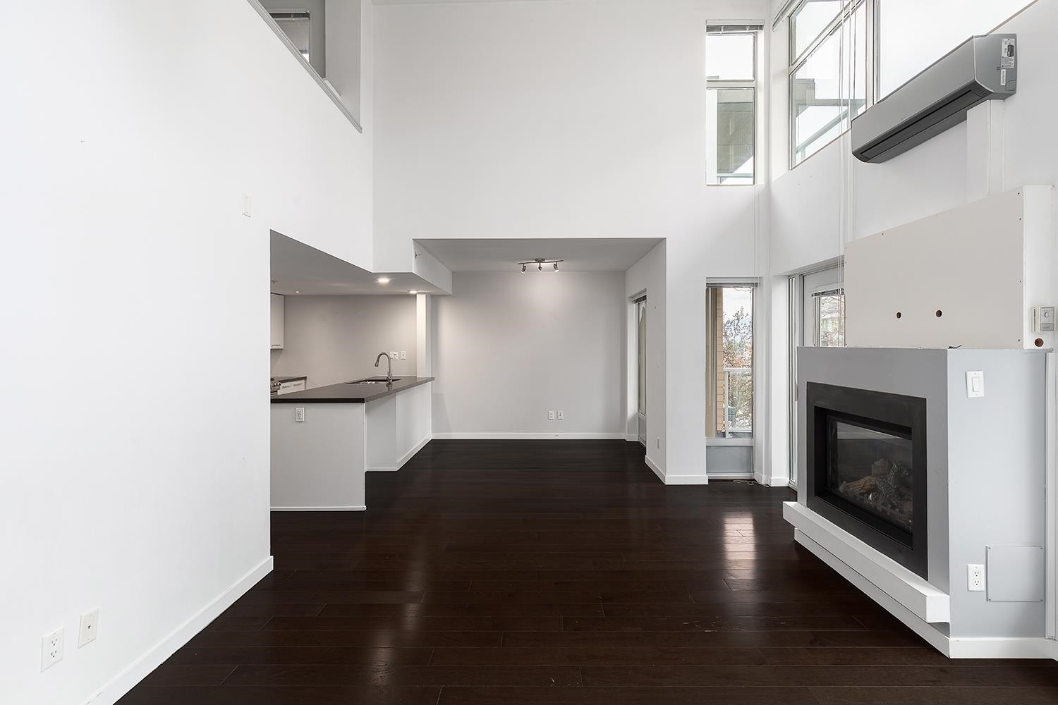 Ph7-1288 Chesterfield Avenue, North Vancouver, BC