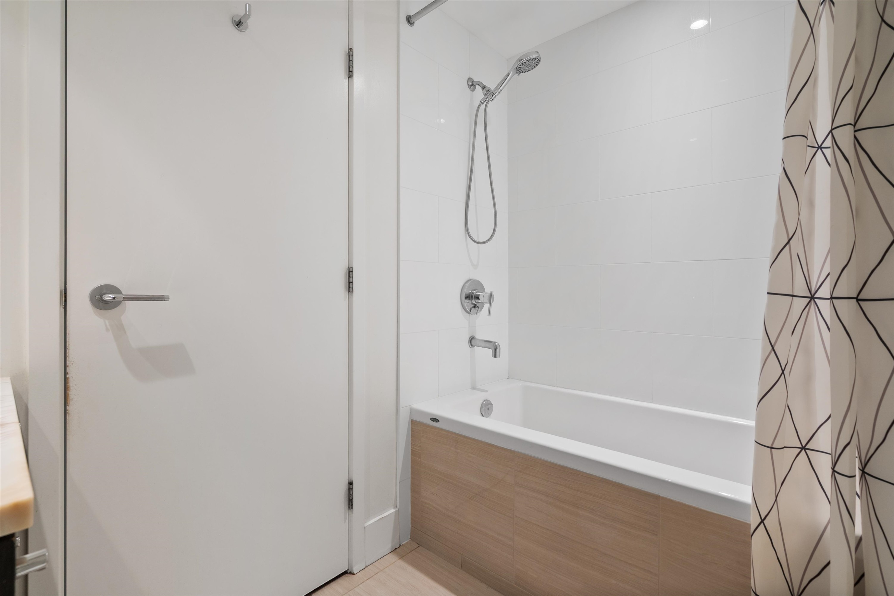 1608-150 15Th Street W, North Vancouver, BC