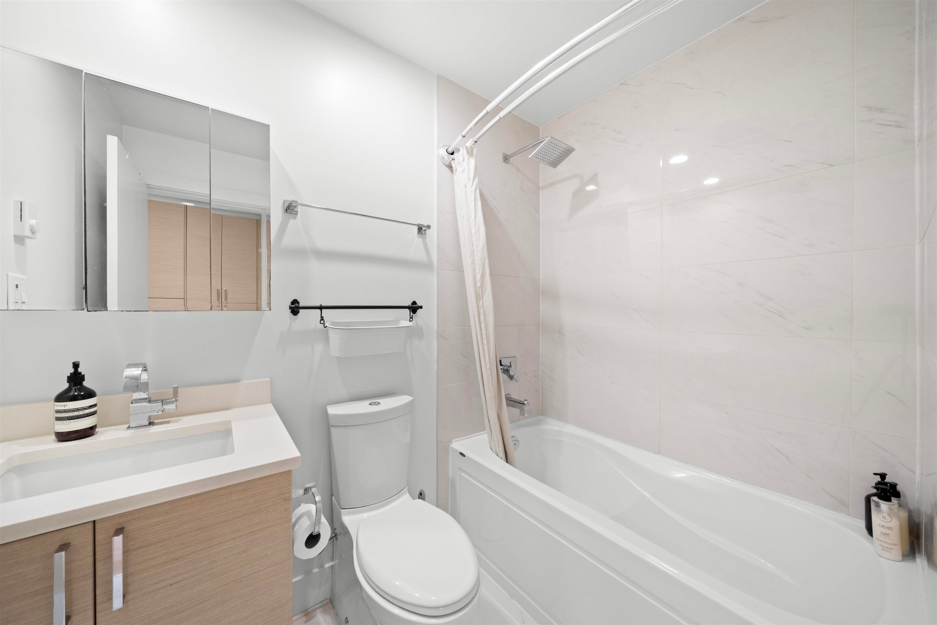 1419 1St Avenue E, Vancouver, BC